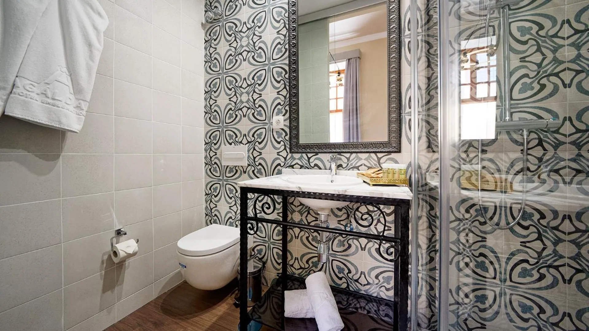 Shower in Hotel Emblemático Agáldar