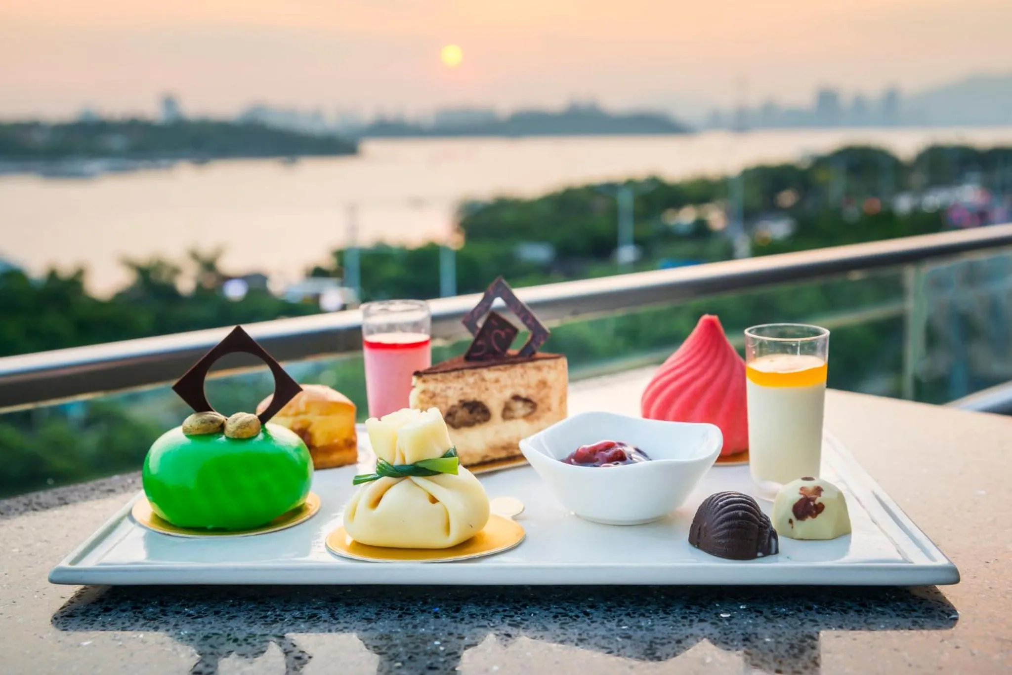 Restaurant/places to eat in Hotel Indigo Xiamen Harbour by IHG