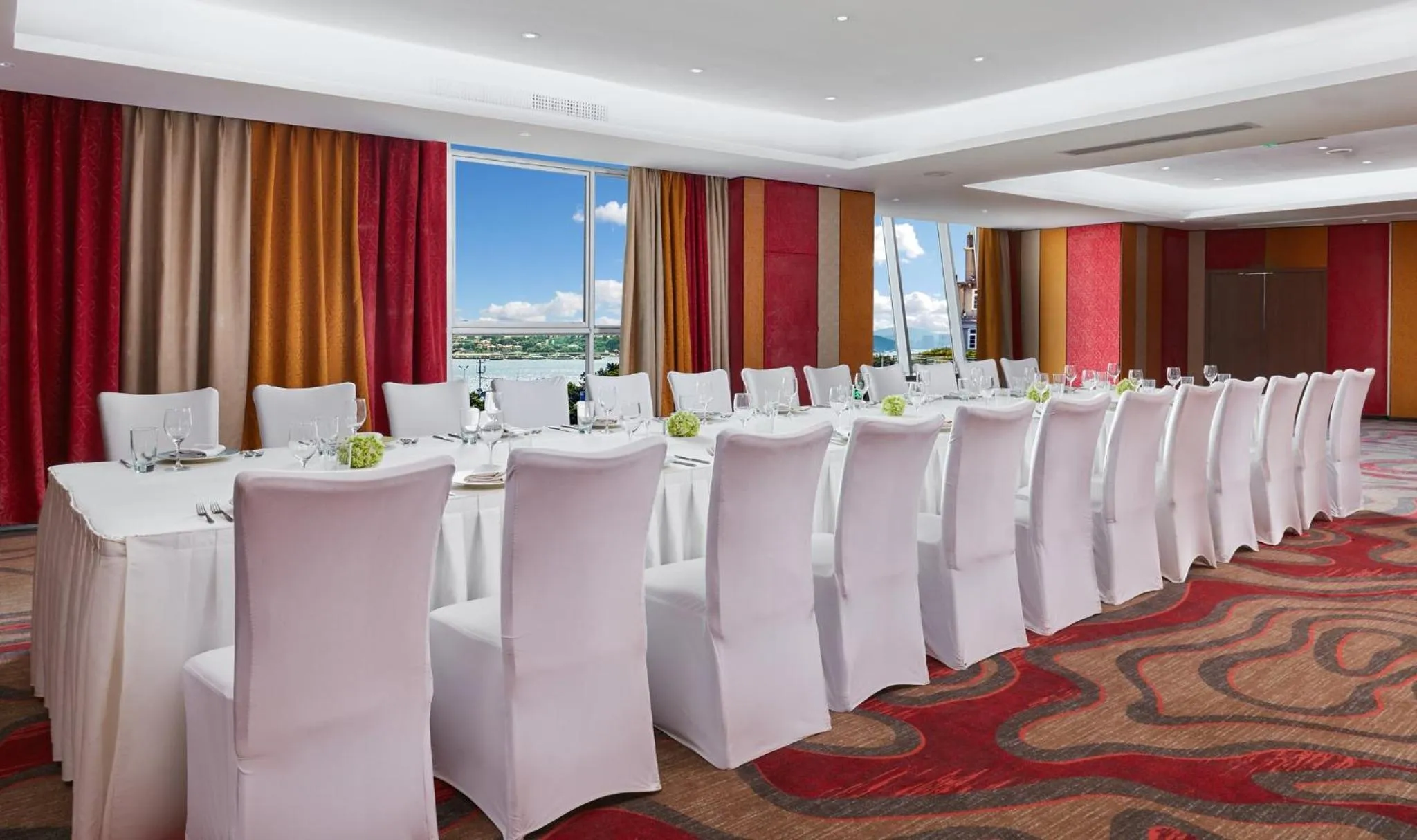 Meeting/conference room in Hotel Indigo Xiamen Harbour by IHG