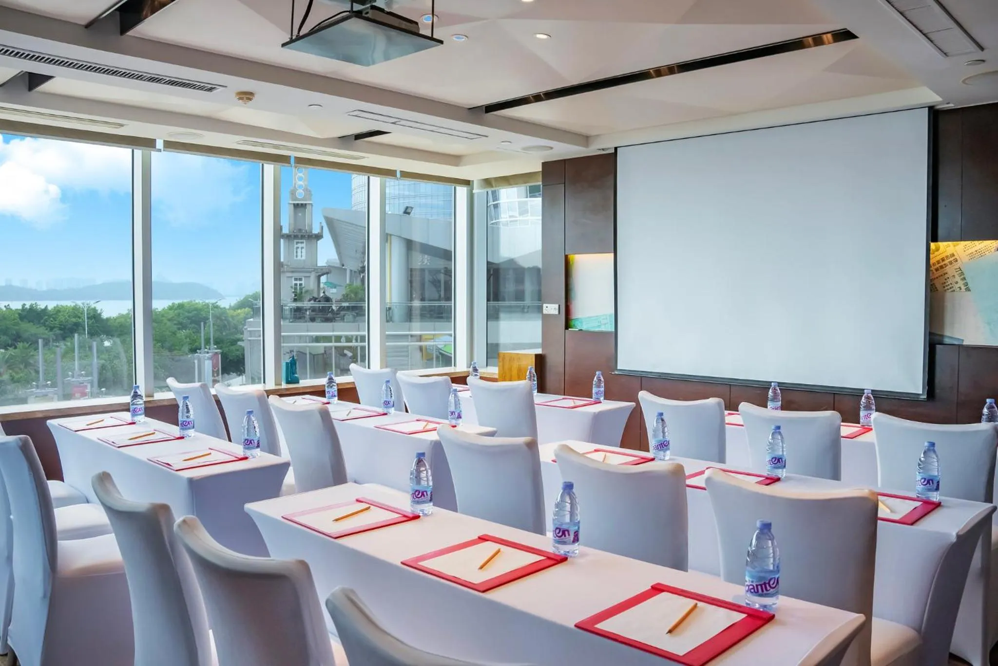 Meeting/conference room in Hotel Indigo Xiamen Harbour by IHG
