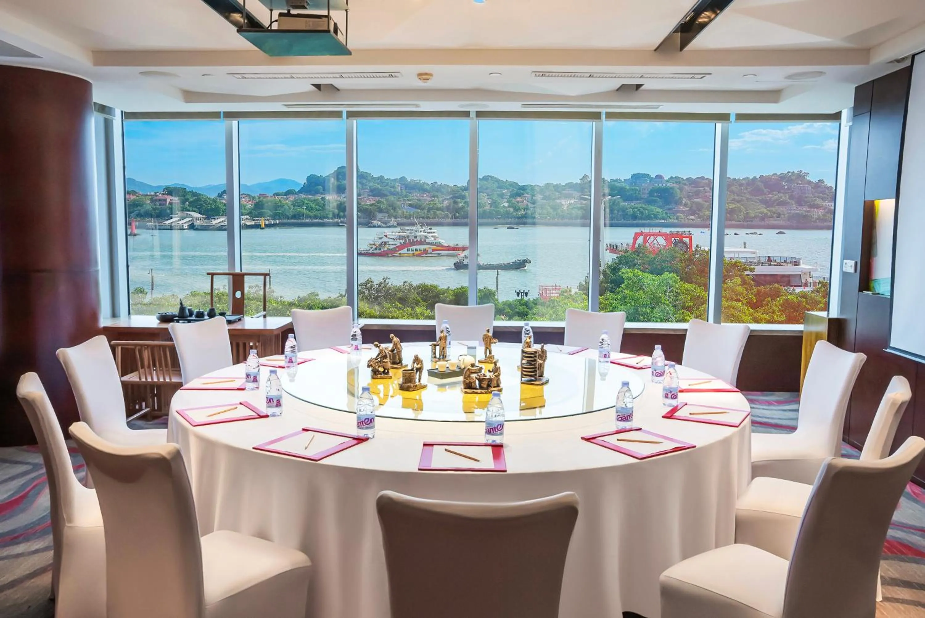 Meeting/conference room in Hotel Indigo Xiamen Harbour by IHG