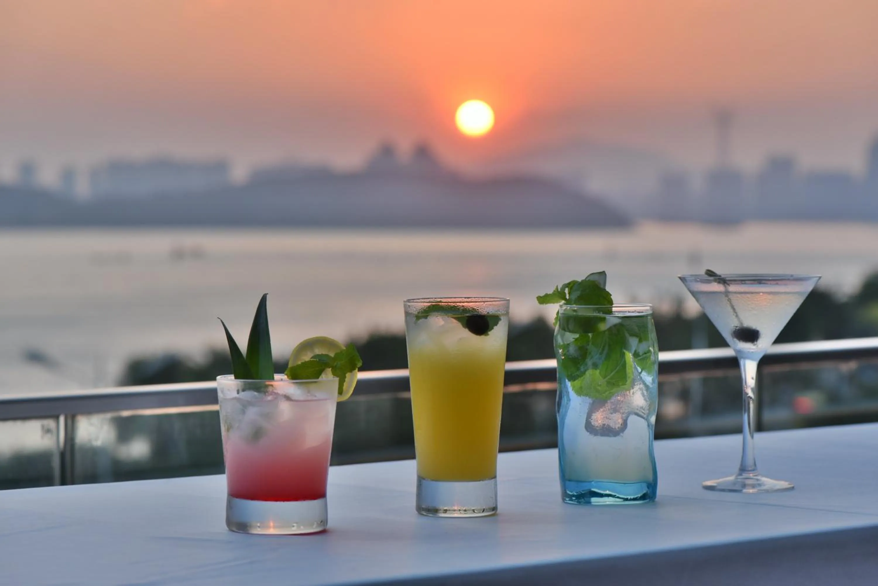 Lounge or bar in Hotel Indigo Xiamen Harbour by IHG