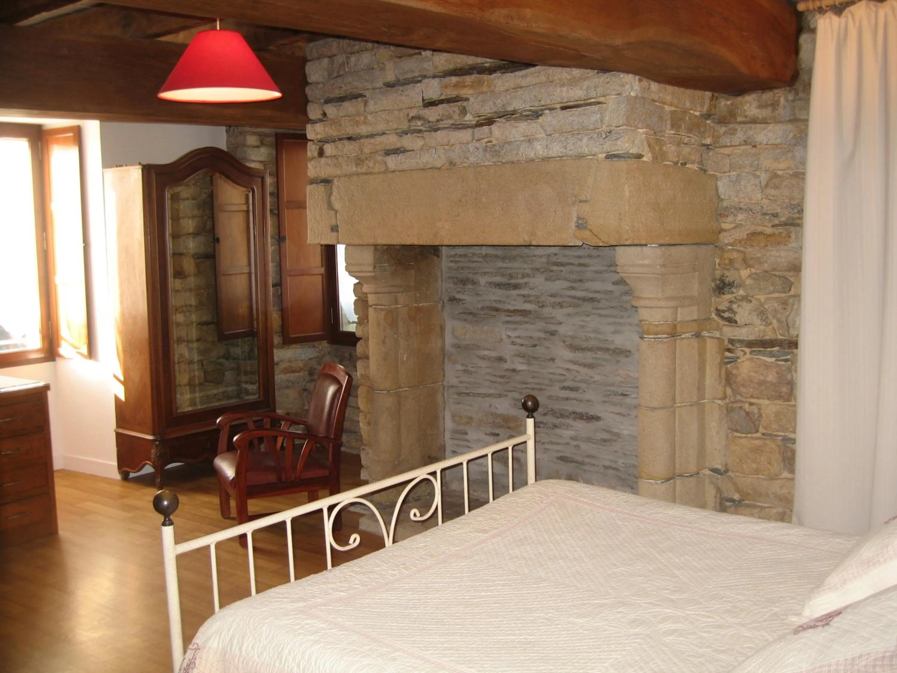 Bedroom, Bed in Auberge Saint Hernin