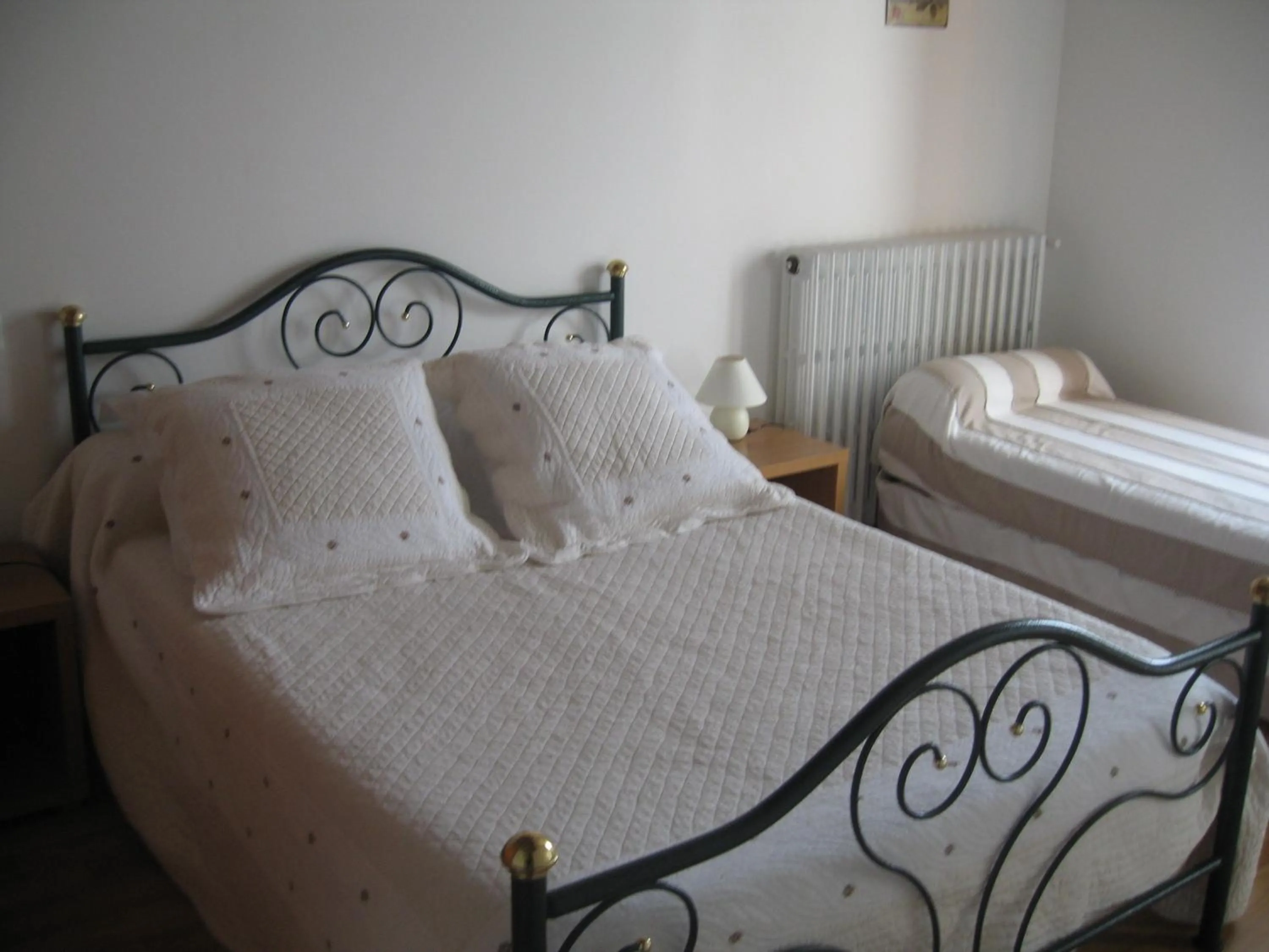 Bedroom, Bed in Auberge Saint Hernin
