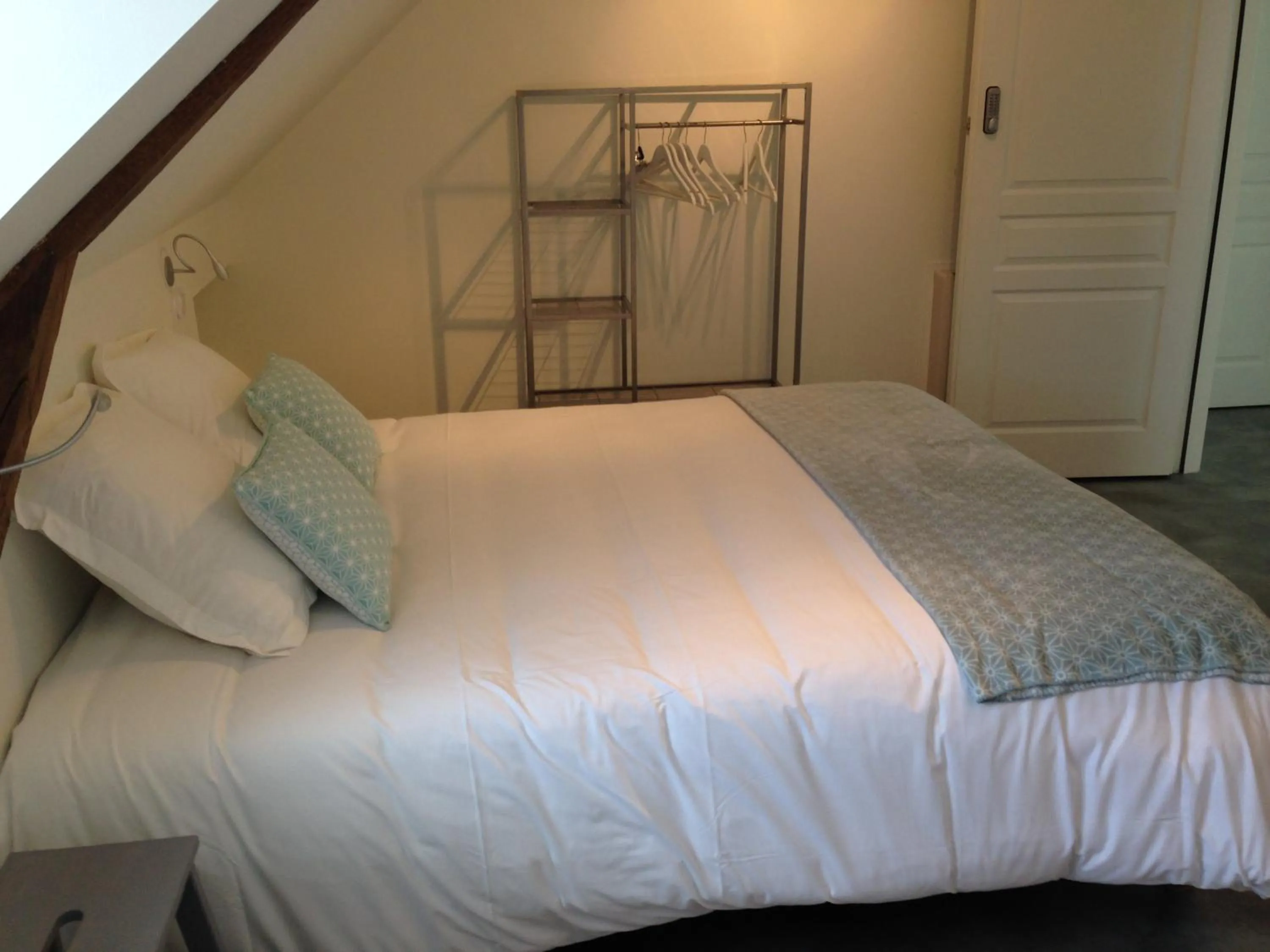 Photo of the whole room, Bed in Auberge Saint Hernin