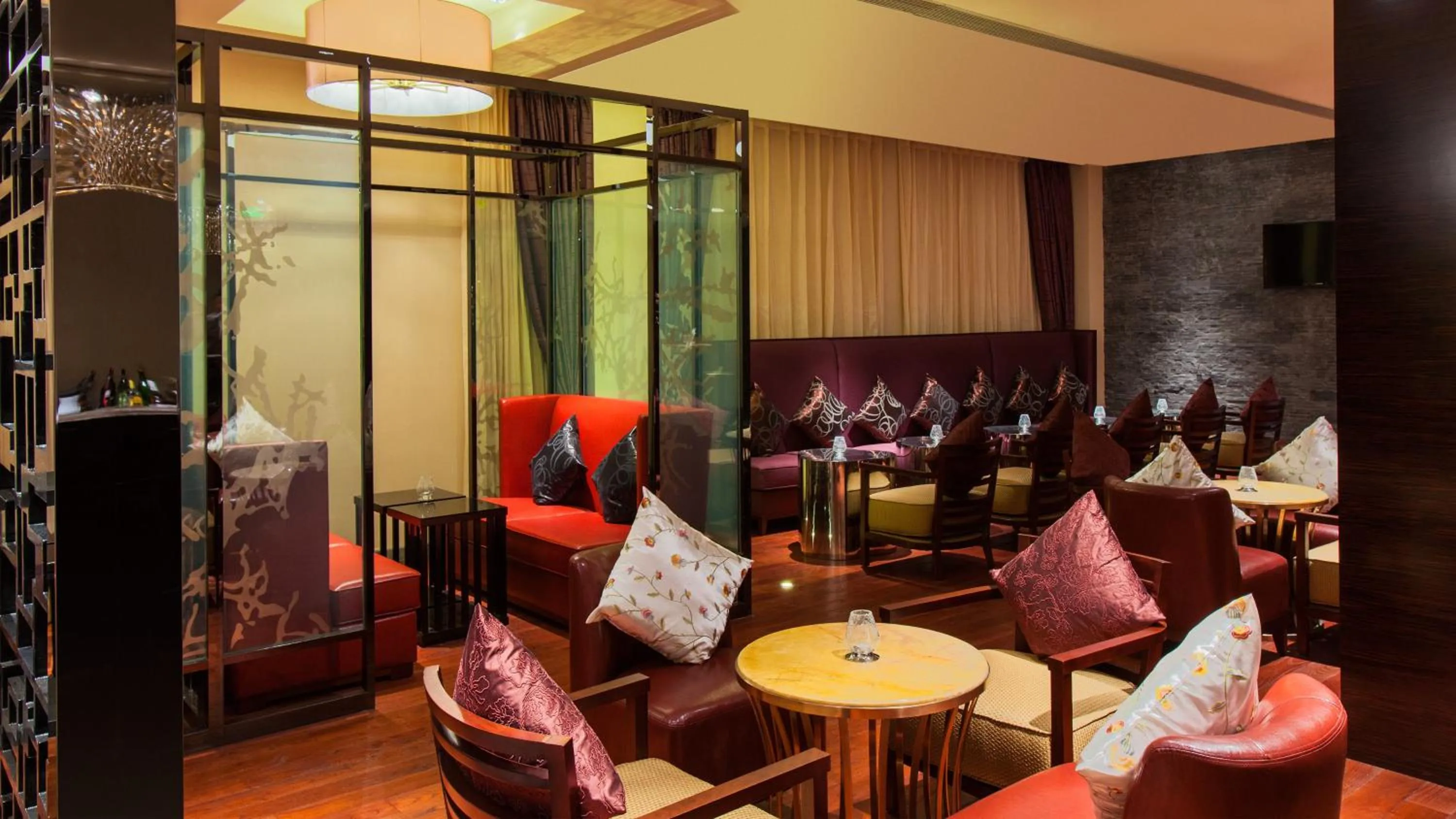 Lounge or bar in Holiday Inn Resort Chaohu Hot Spring by IHG