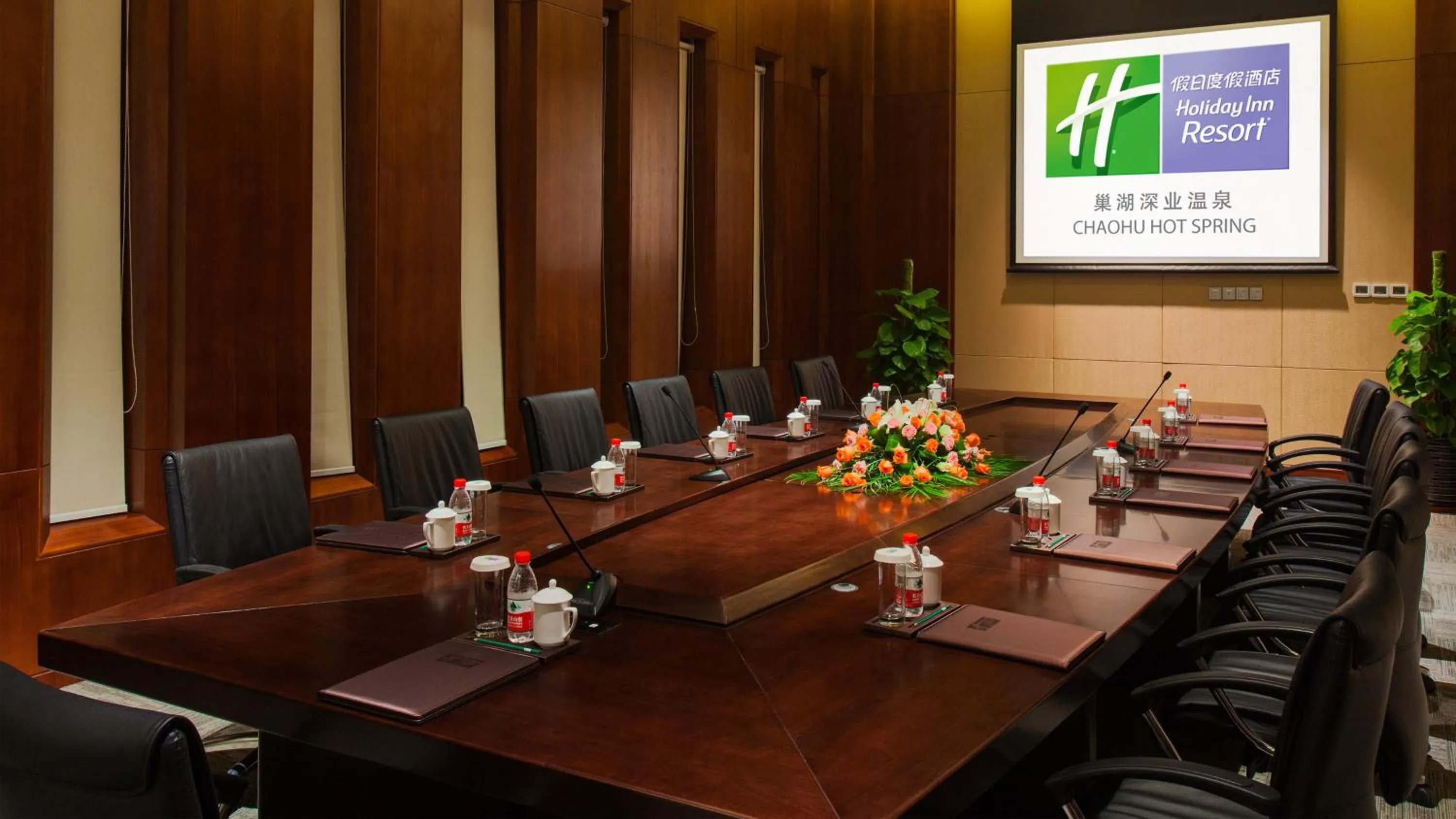 Meeting/conference room in Holiday Inn Resort Chaohu Hot Spring by IHG