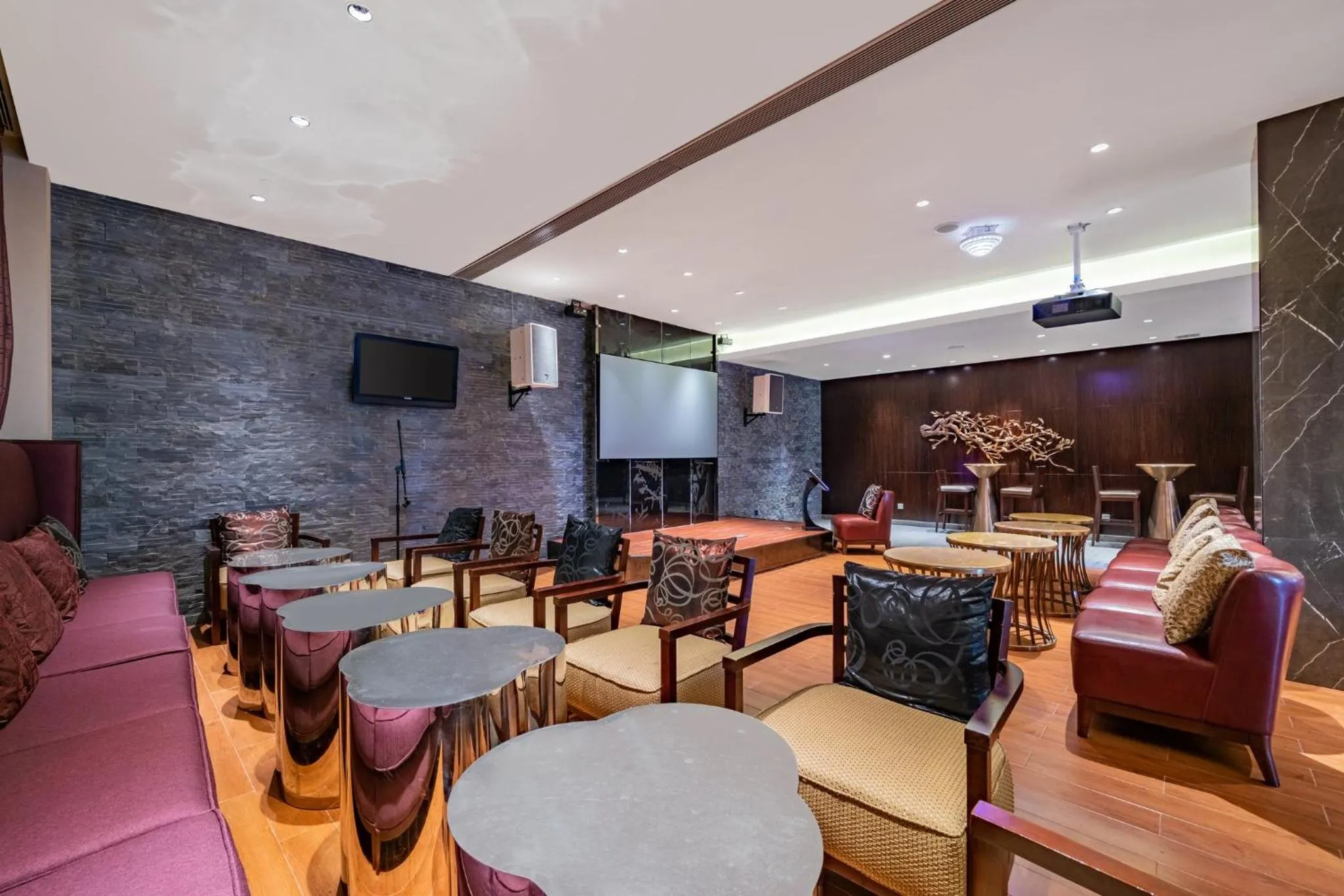 Lounge or bar in Holiday Inn Resort Chaohu Hot Spring by IHG
