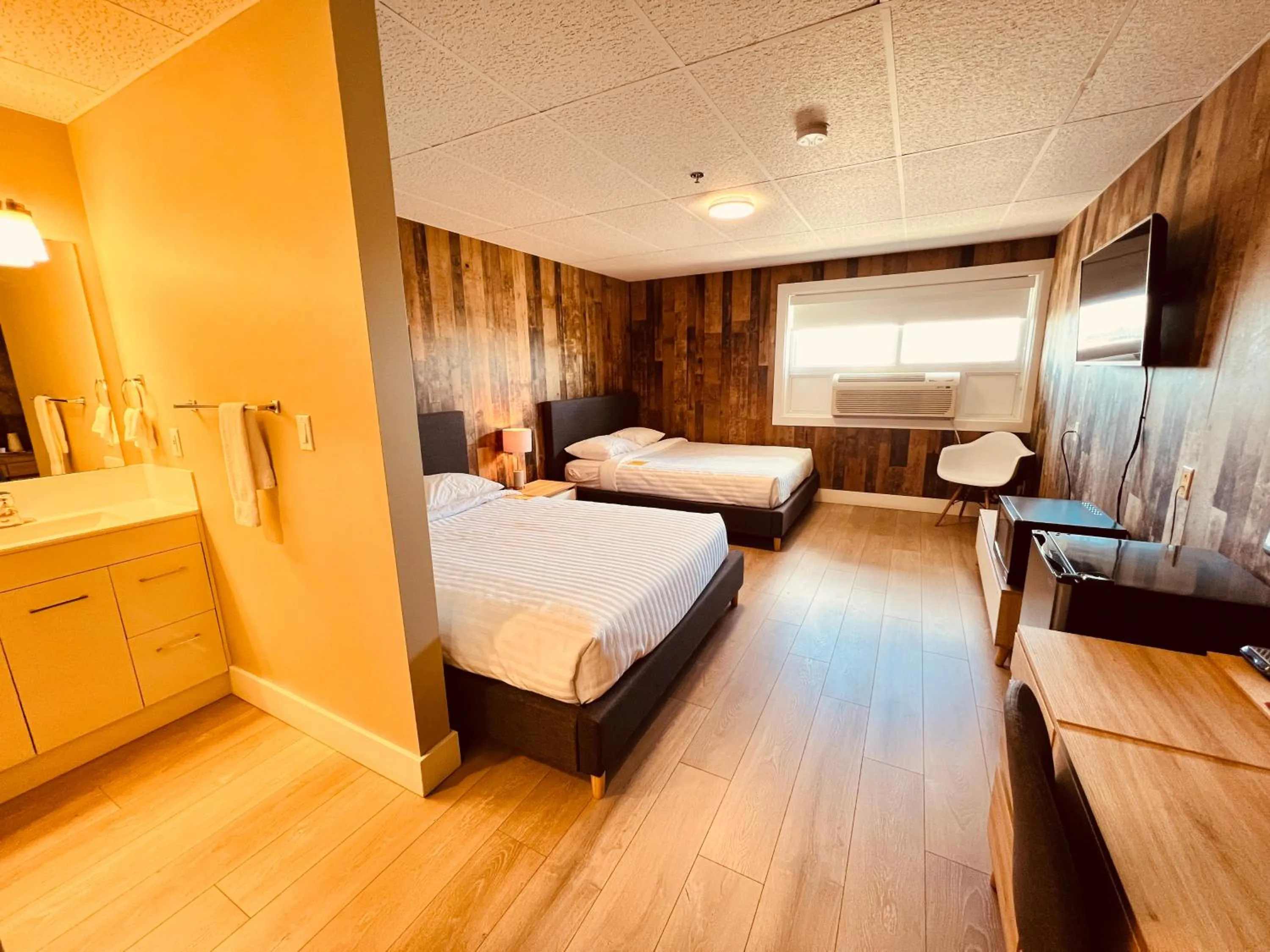 Bed in Camrose Le Chateau Hotel