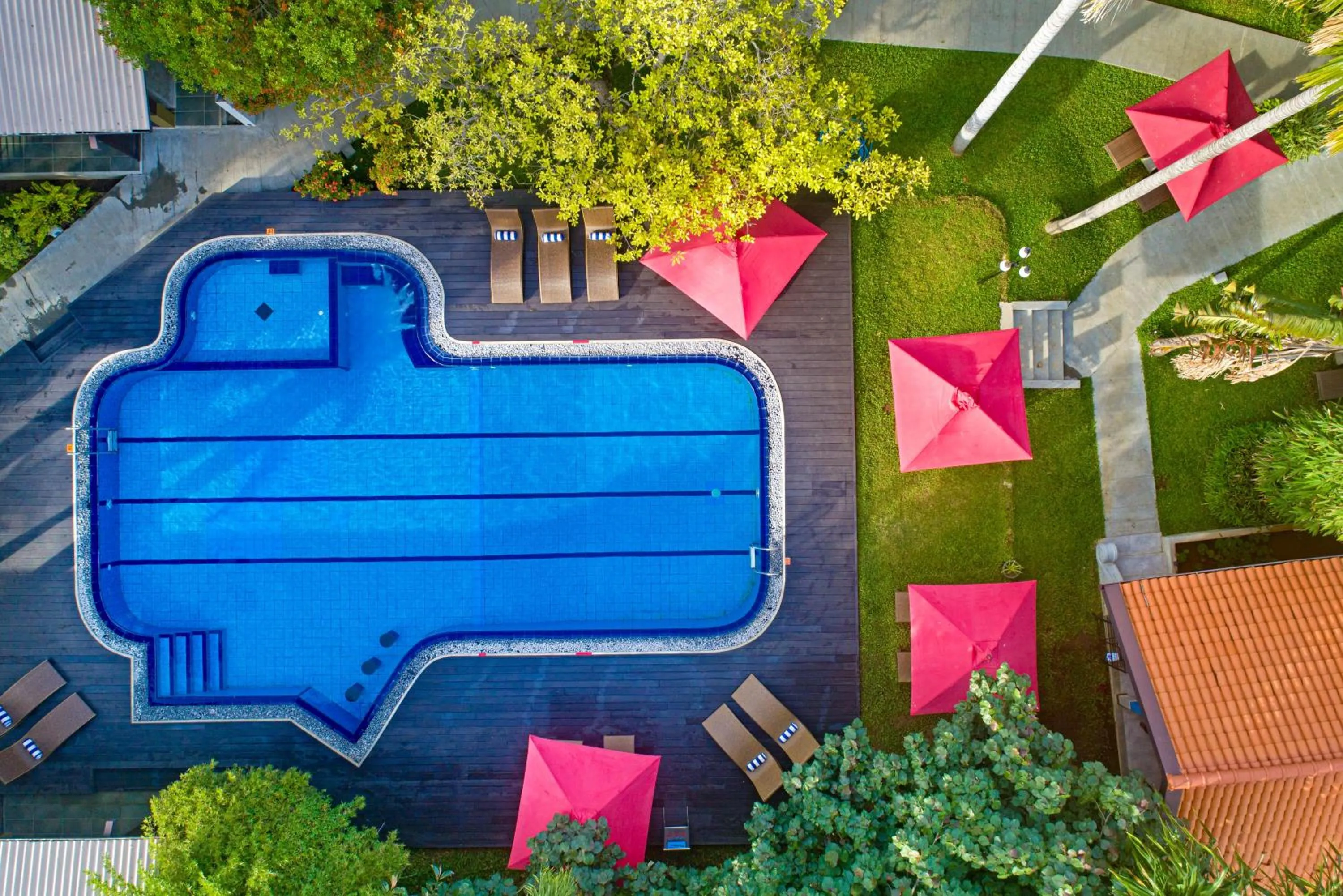 Swimming pool in Chaarya Resort & Spa