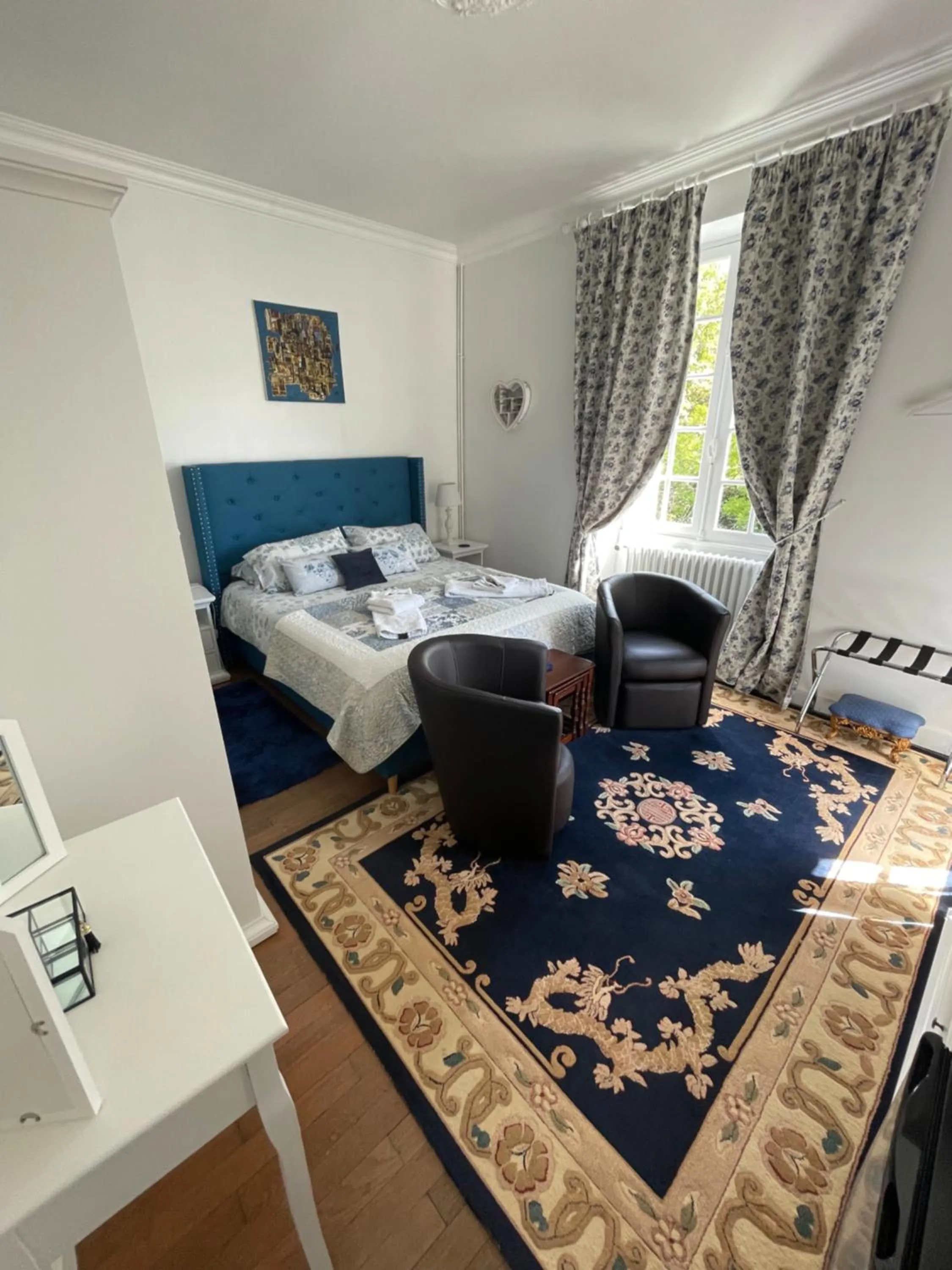 Bed in Vue du Château d'Excideuil en chambres