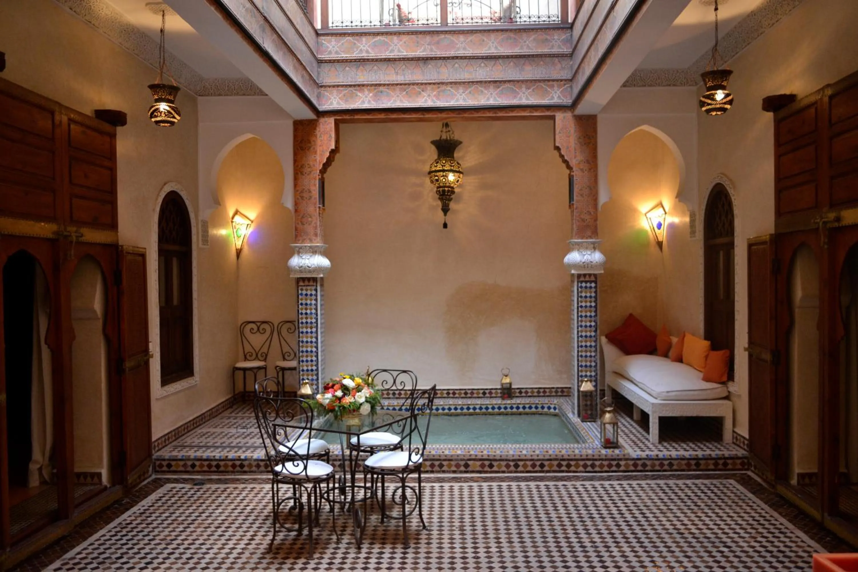 Swimming pool in Riad Charik
