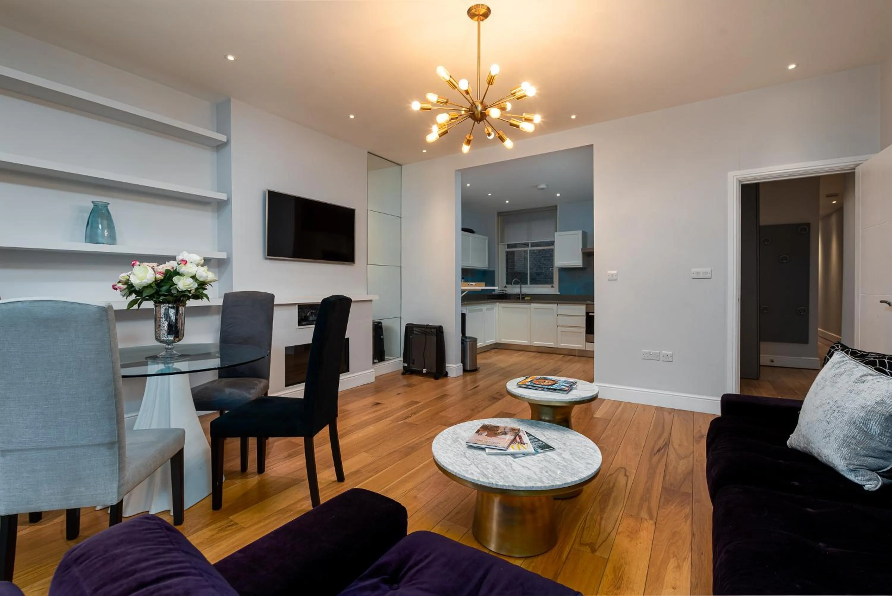 Living room in Beaufort Mansions , Chelsea