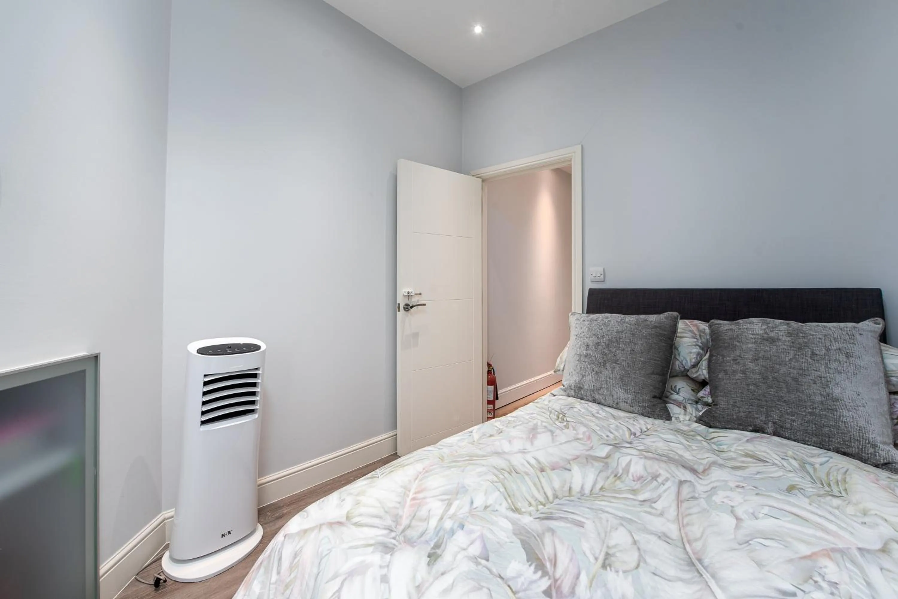 Bed in Beaufort Mansions , Chelsea