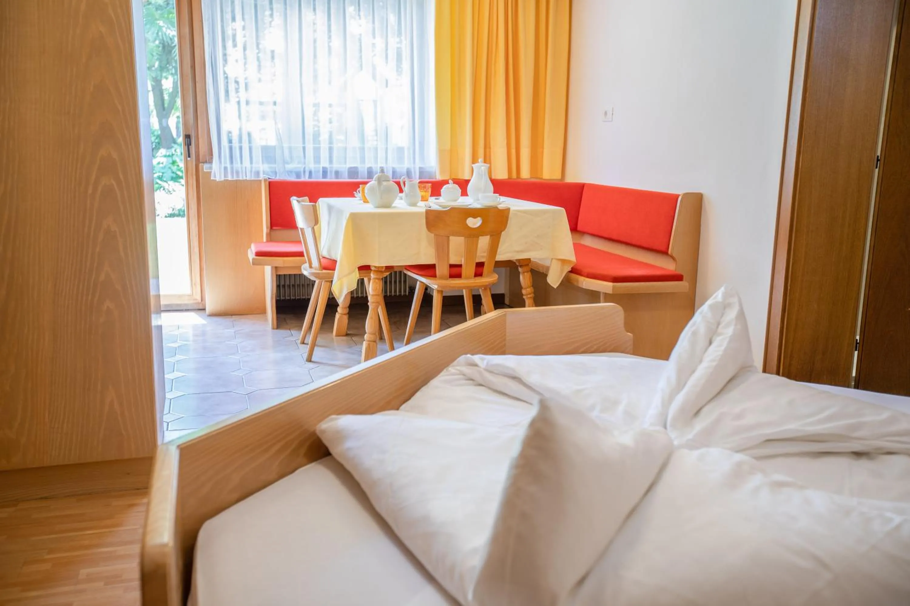 Dining area, Bed in Apartm. & BB Ferienidylle Gstrein