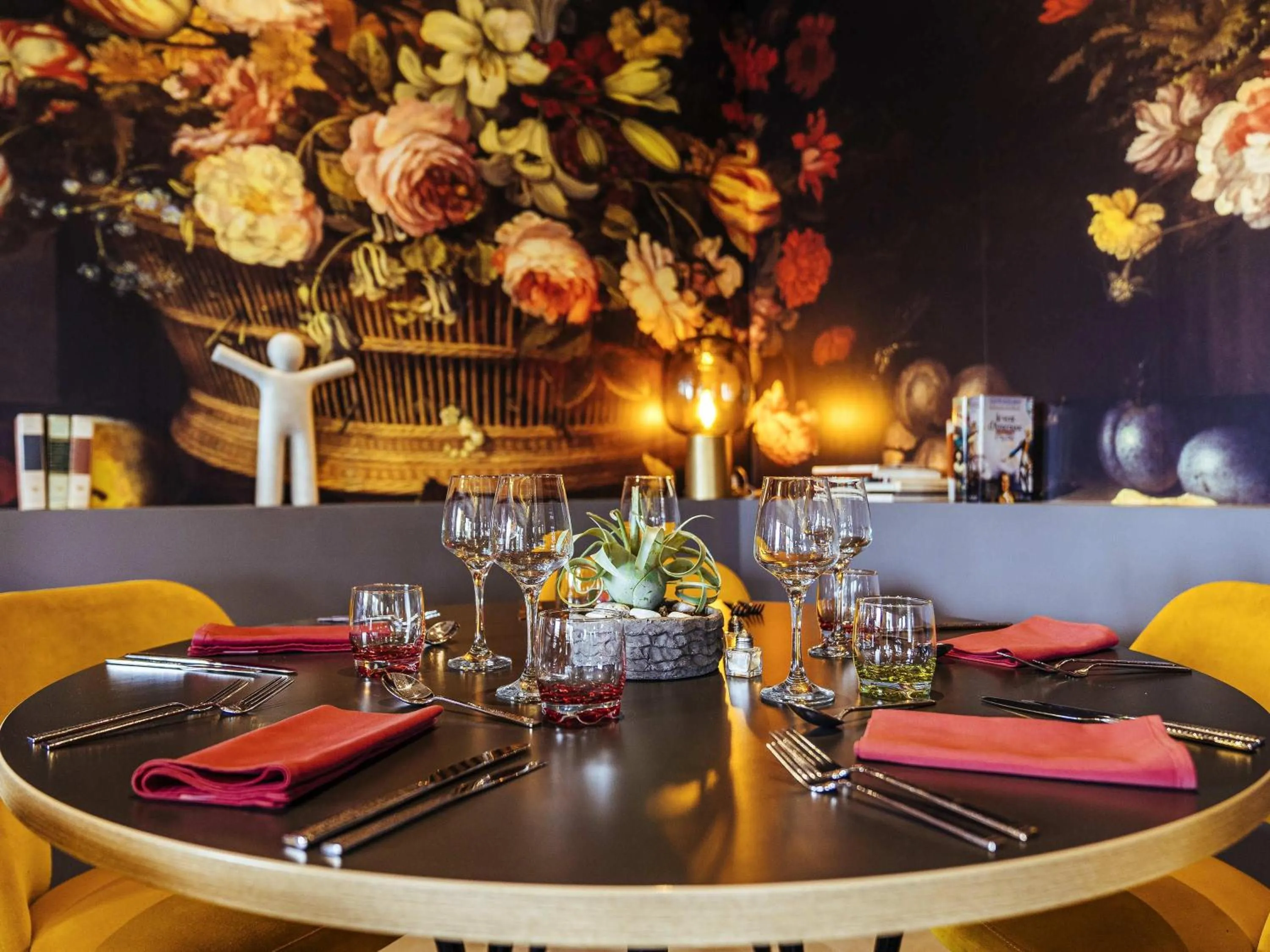 Restaurant/places to eat in ibis Styles Douai Gare Gayant Expo