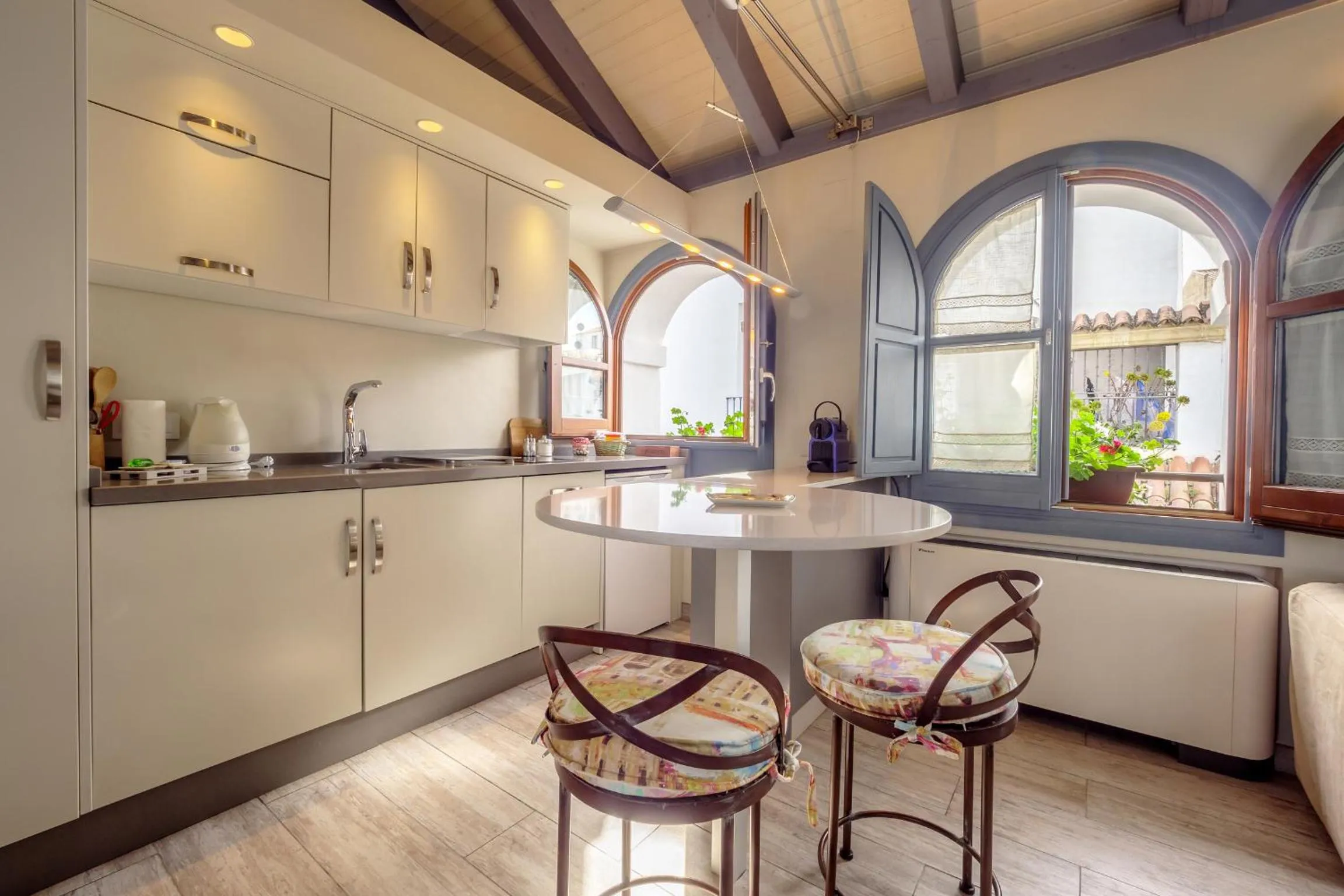 Dining area in ApartaSuites Alberca Deluxe