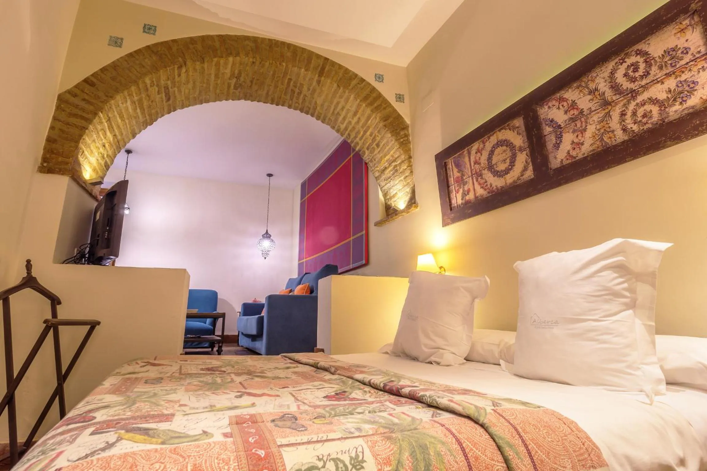 Bed in ApartaSuites Alberca Deluxe