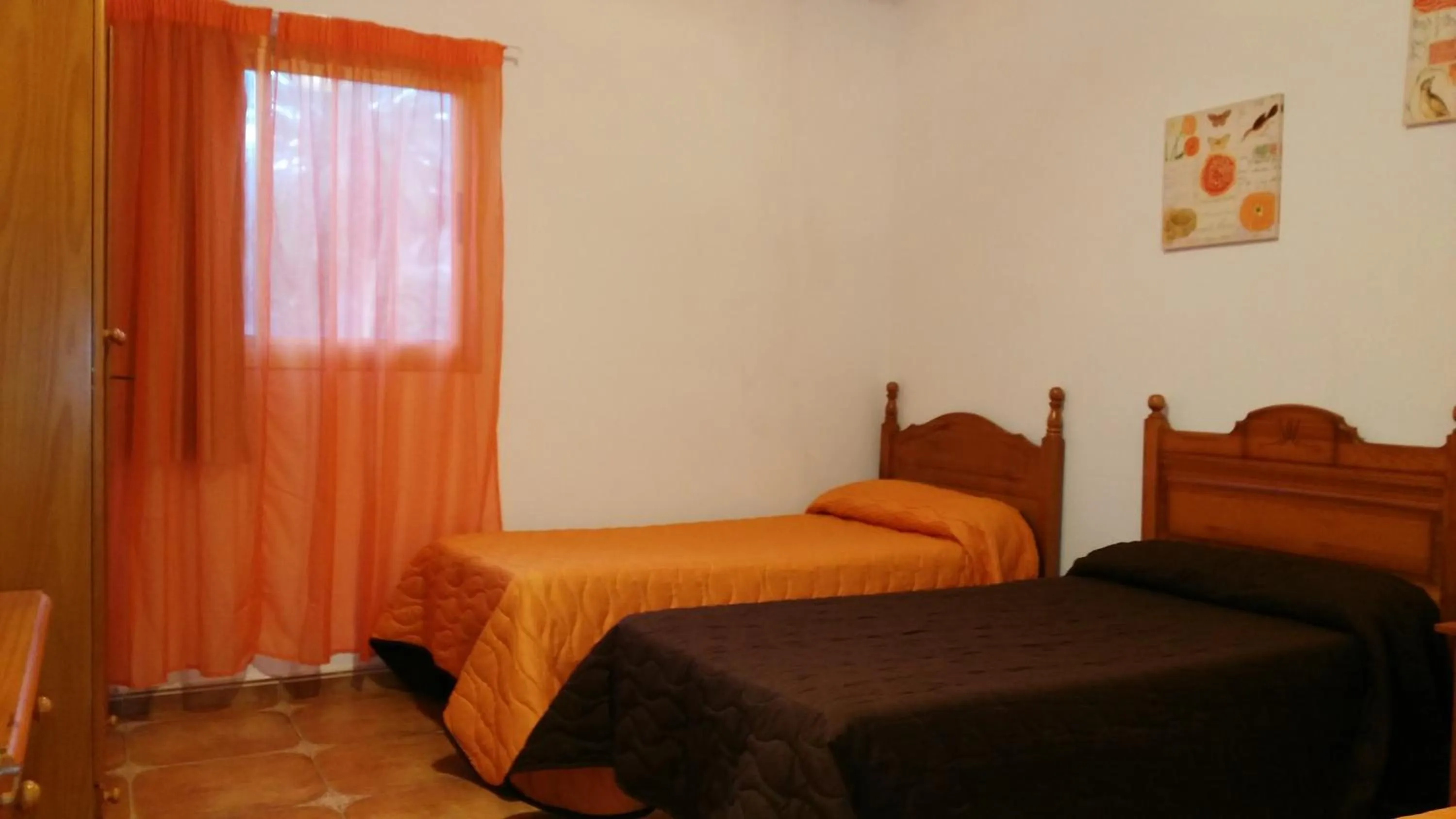Photo of the whole room, Bed in Pensión Amparo Las Hayas
