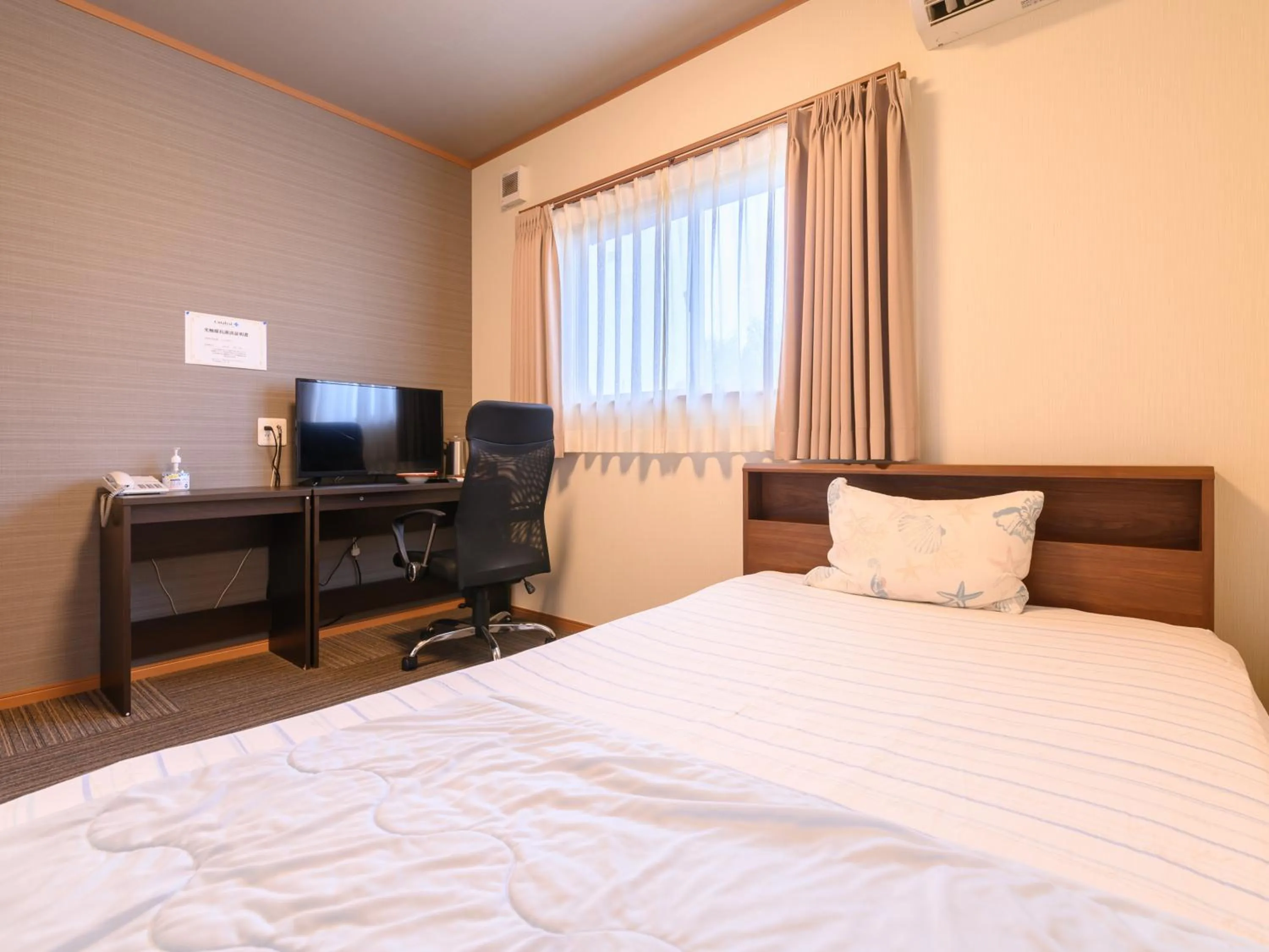 Photo of the whole room, Bed in Tabist Miya Yokkaichi Suizawa