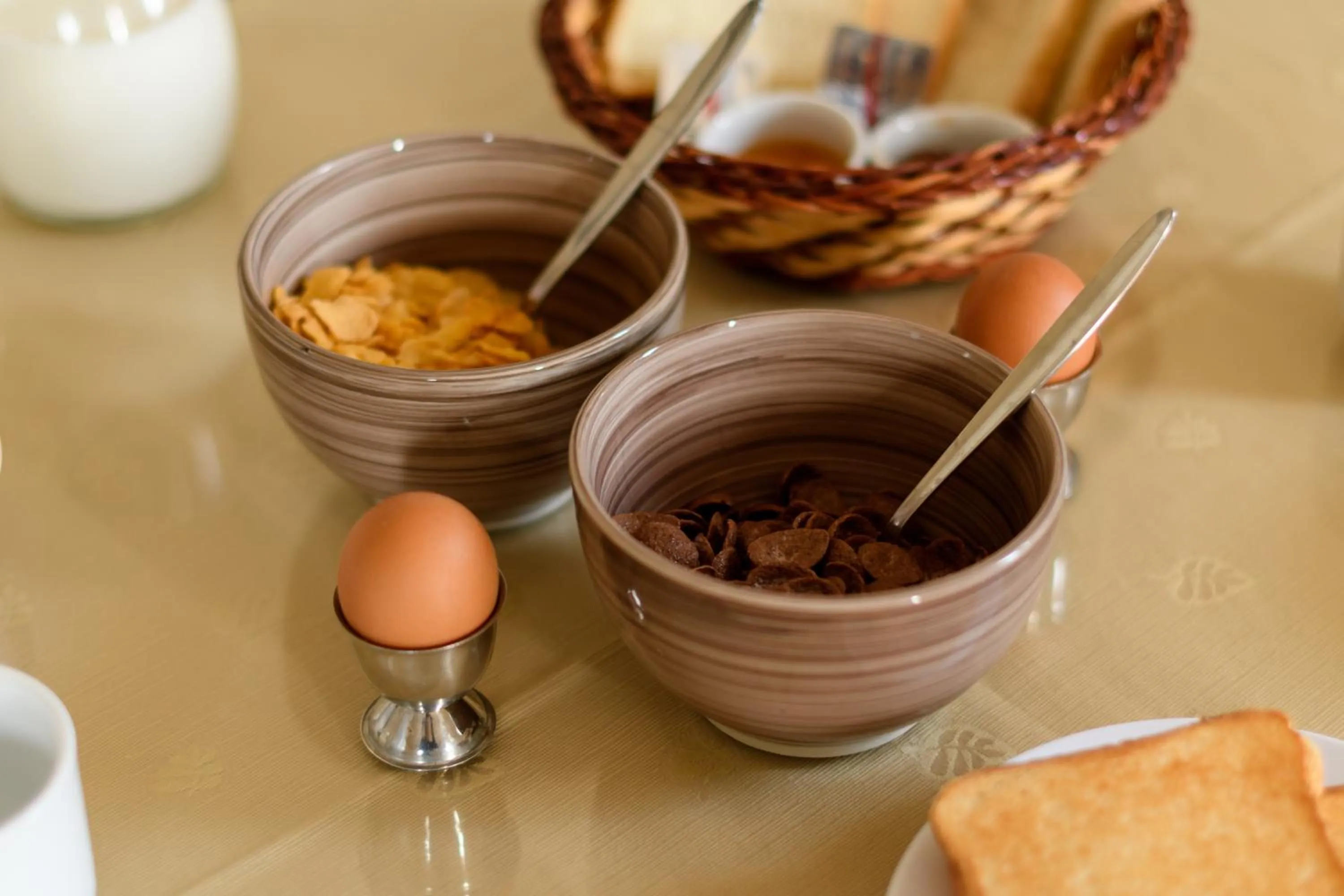 Breakfast in Moonlight Apartments & Suites