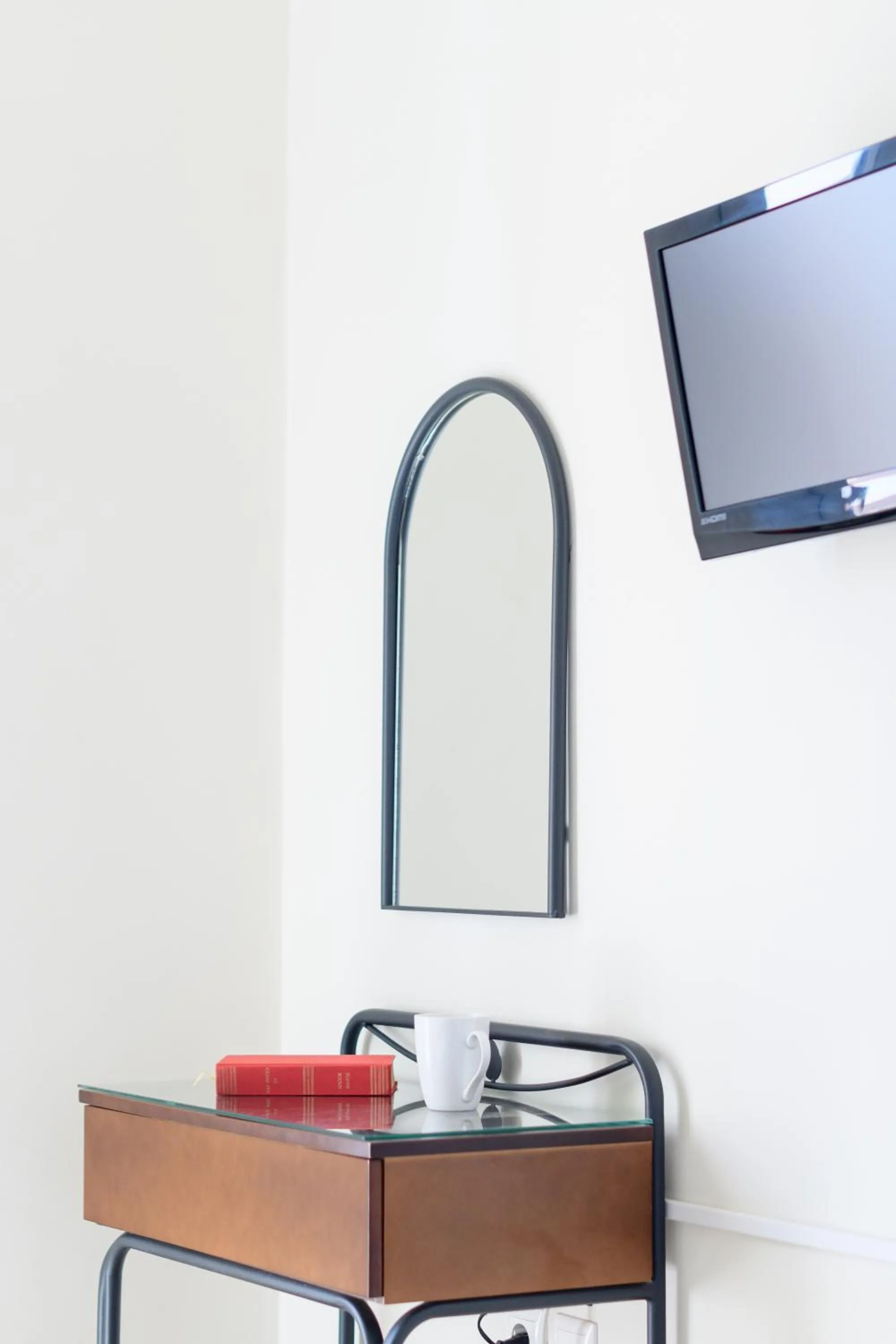 TV and multimedia in Moonlight Apartments & Suites