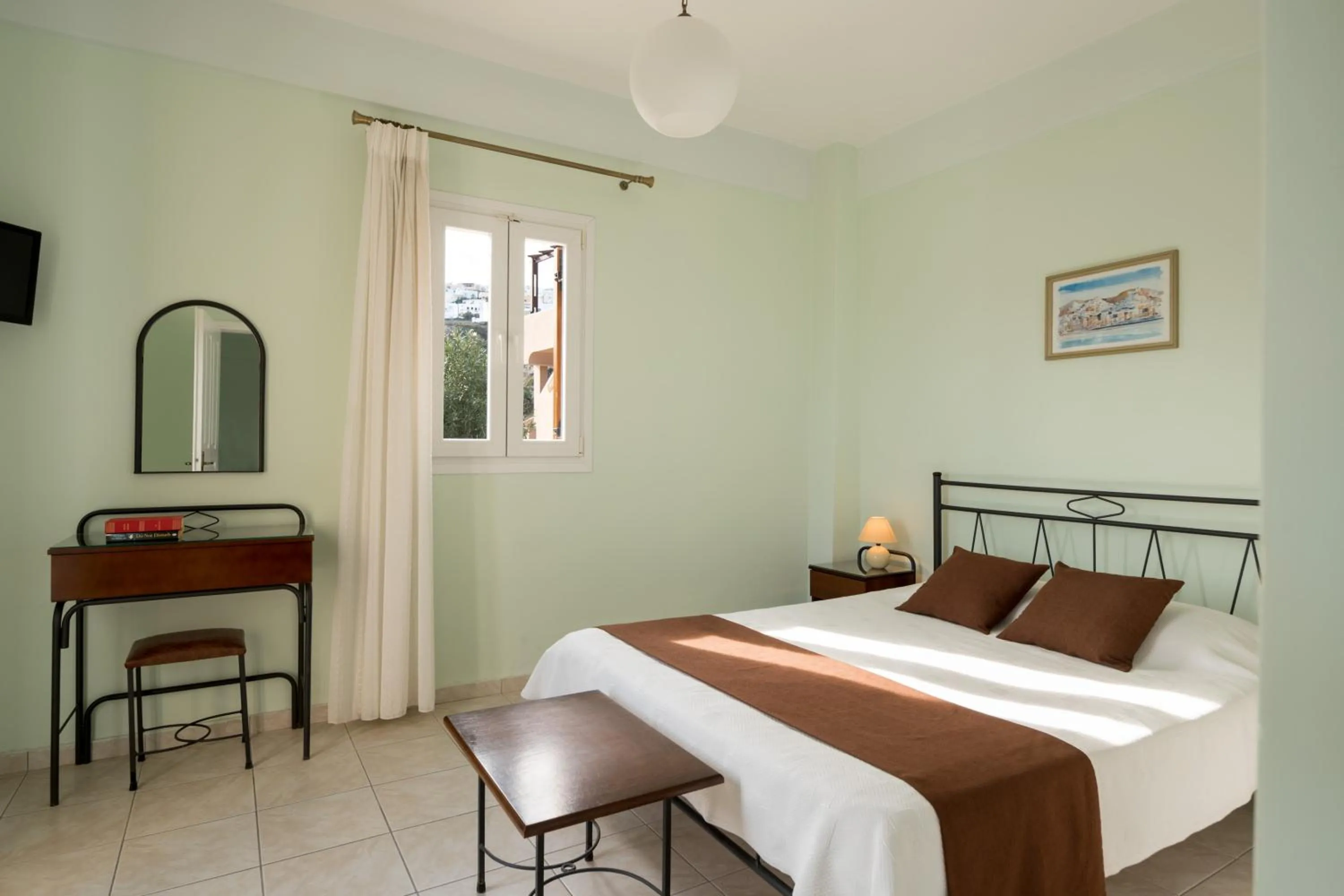 Bed in Moonlight Apartments & Suites