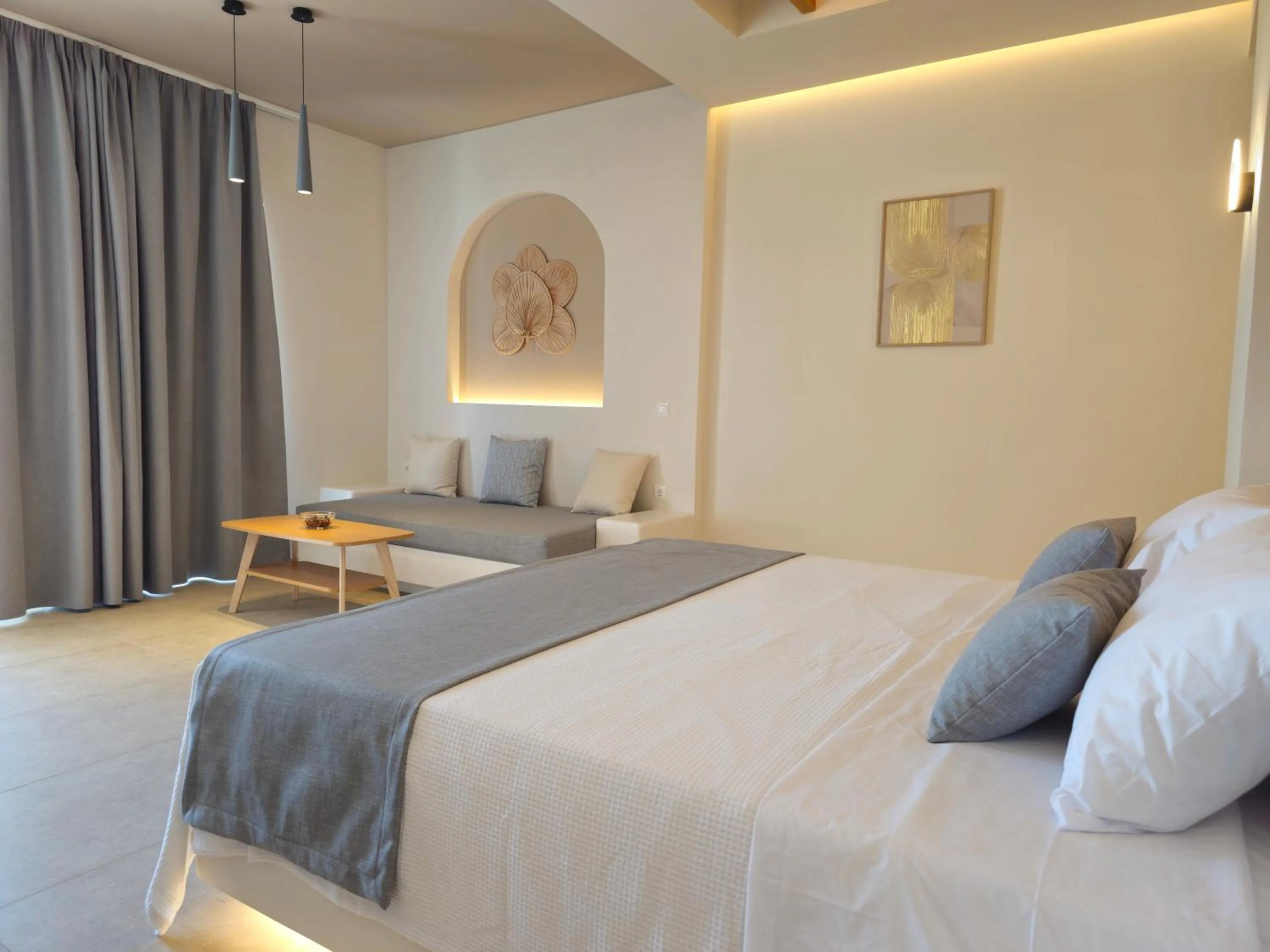 Bedroom, Bed in Moonlight Apartments & Suites