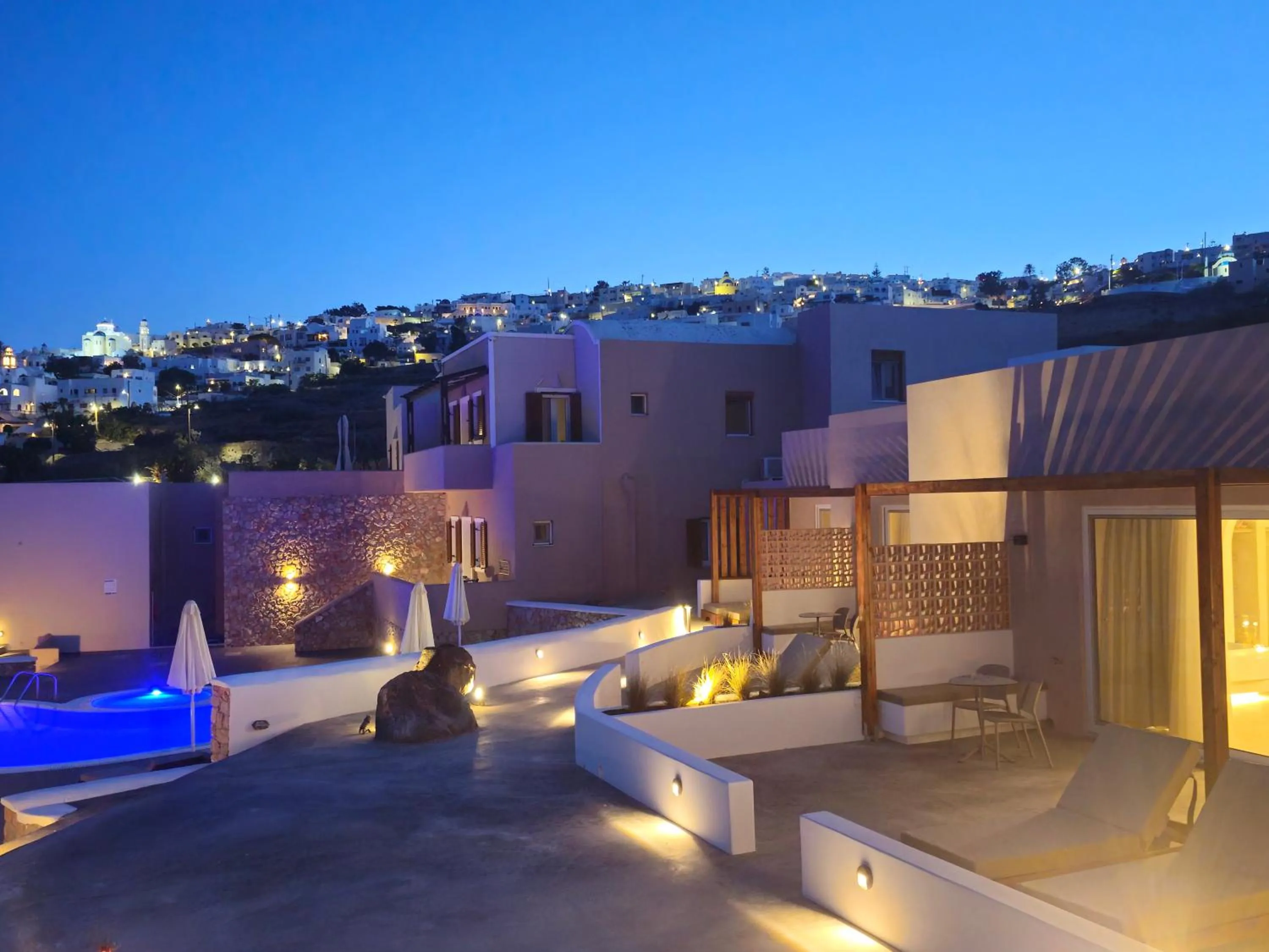 Property building in Moonlight Apartments & Suites