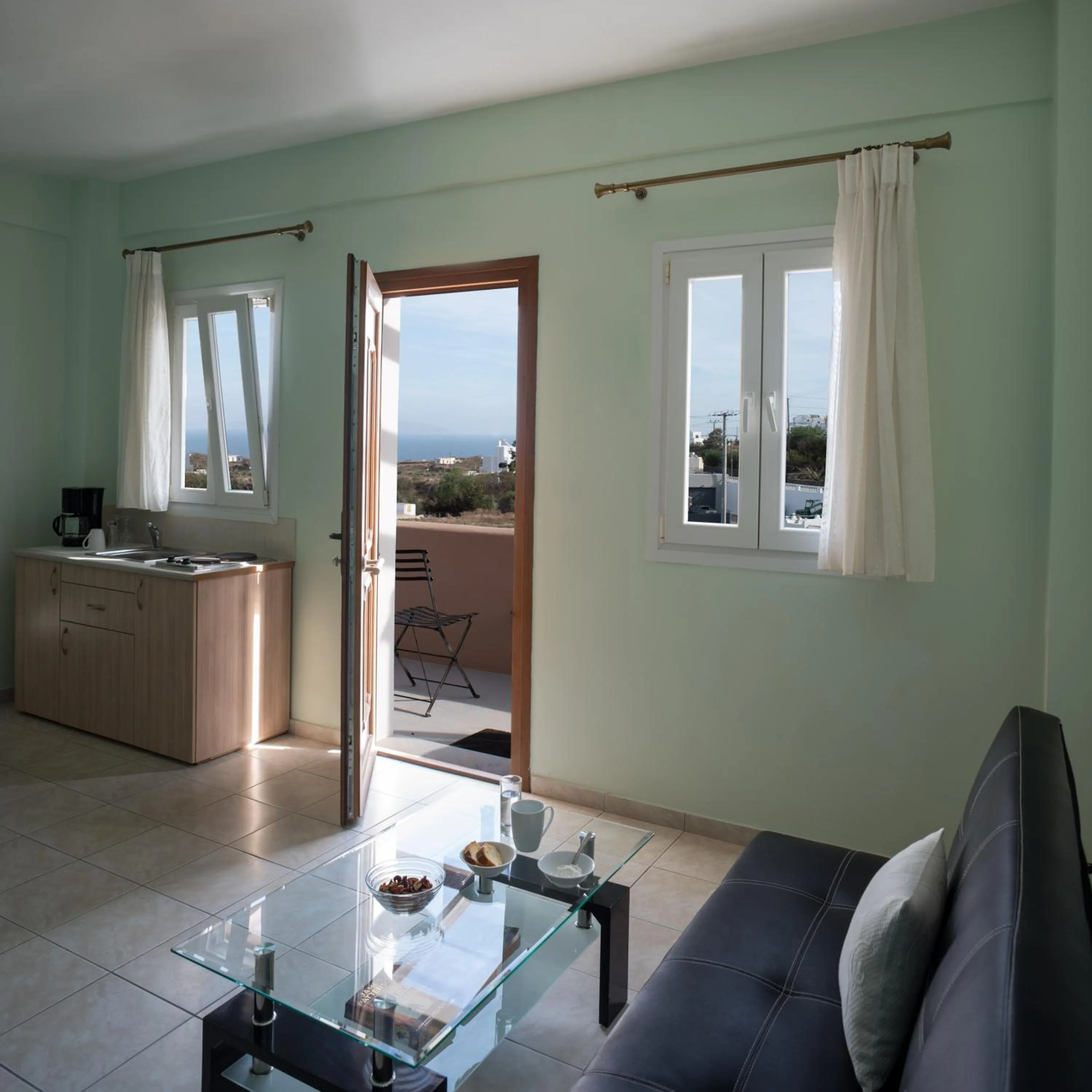 Day in Moonlight Apartments & Suites