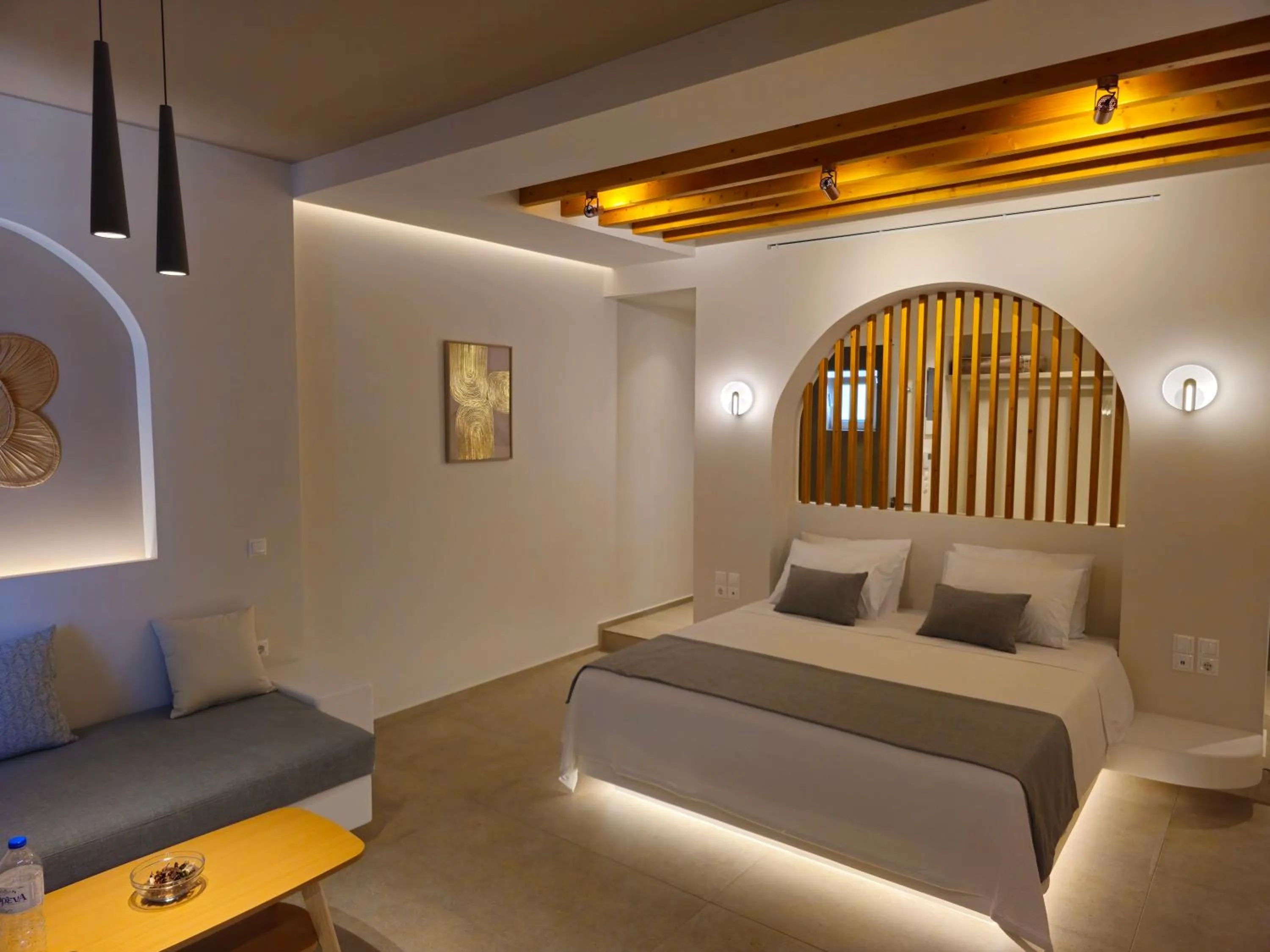 Bedroom, Bed in Moonlight Apartments & Suites