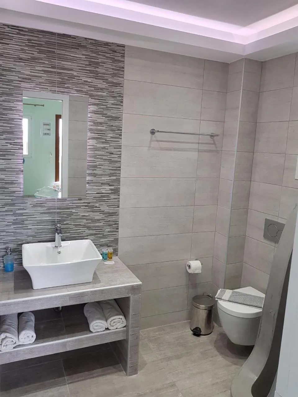 Bathroom in Moonlight Apartments & Suites