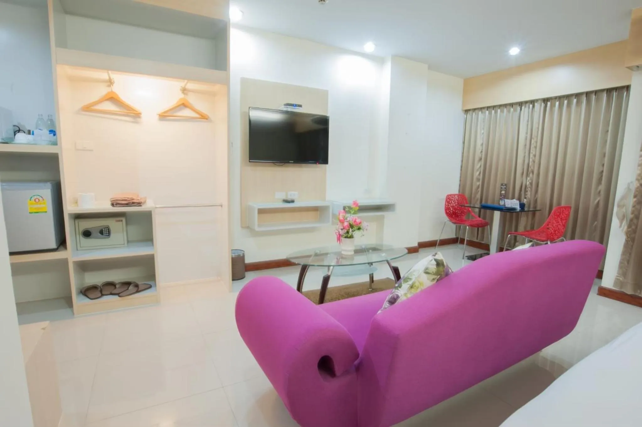 TV and multimedia in Taragrand Donmuang Airport Hotel