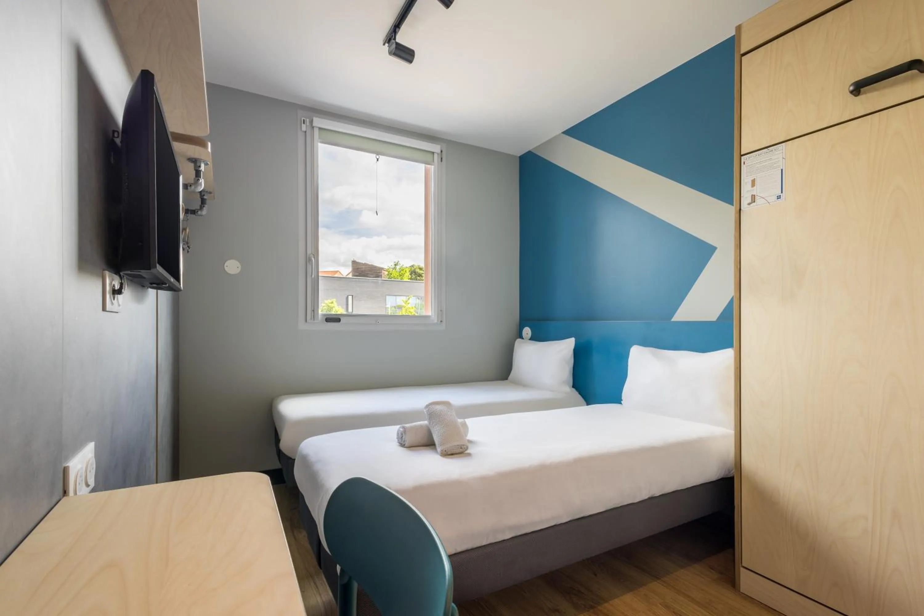 Bedroom, Bed in ibis budget Nanterre la Defense