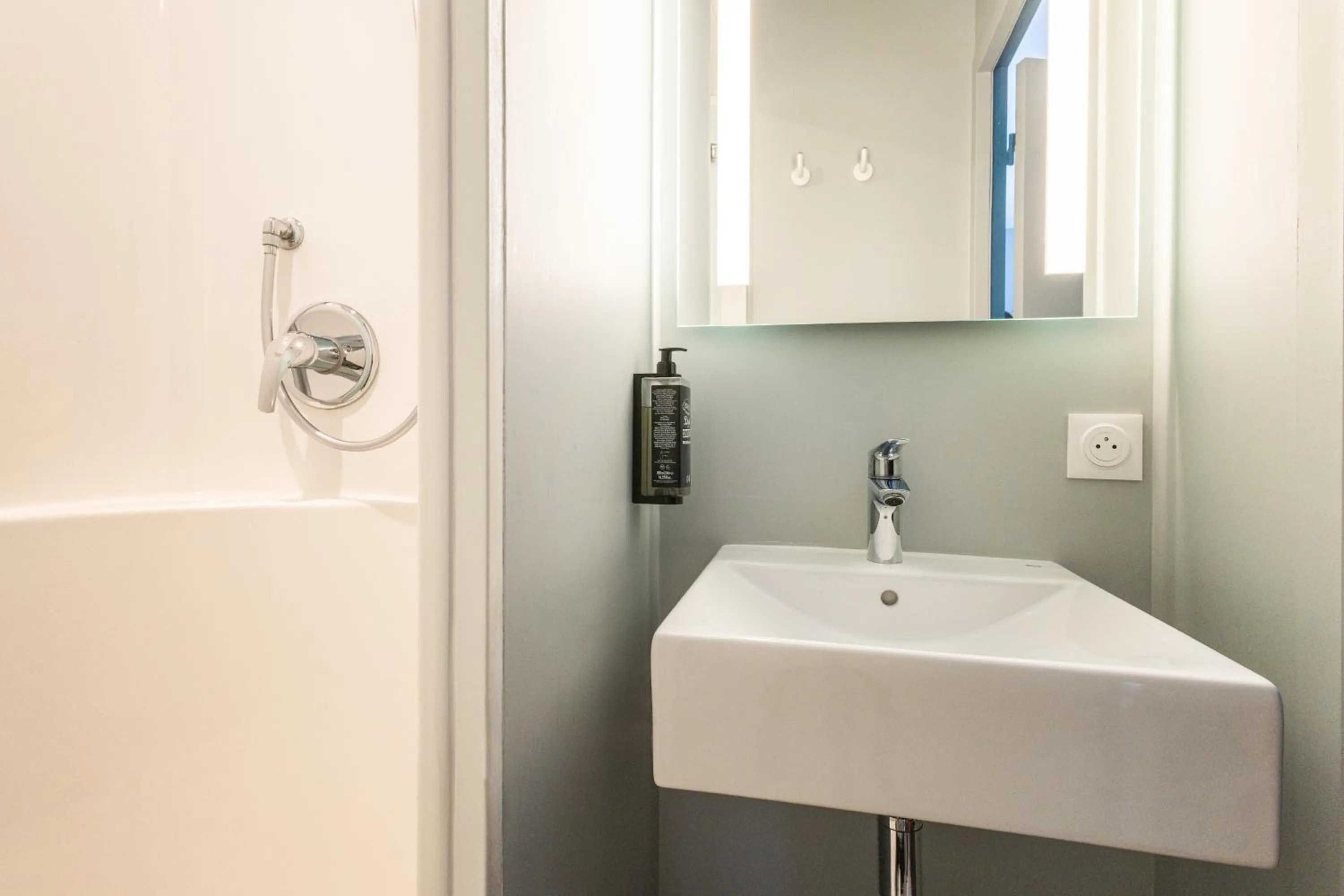 Toilet in ibis budget Nanterre la Defense