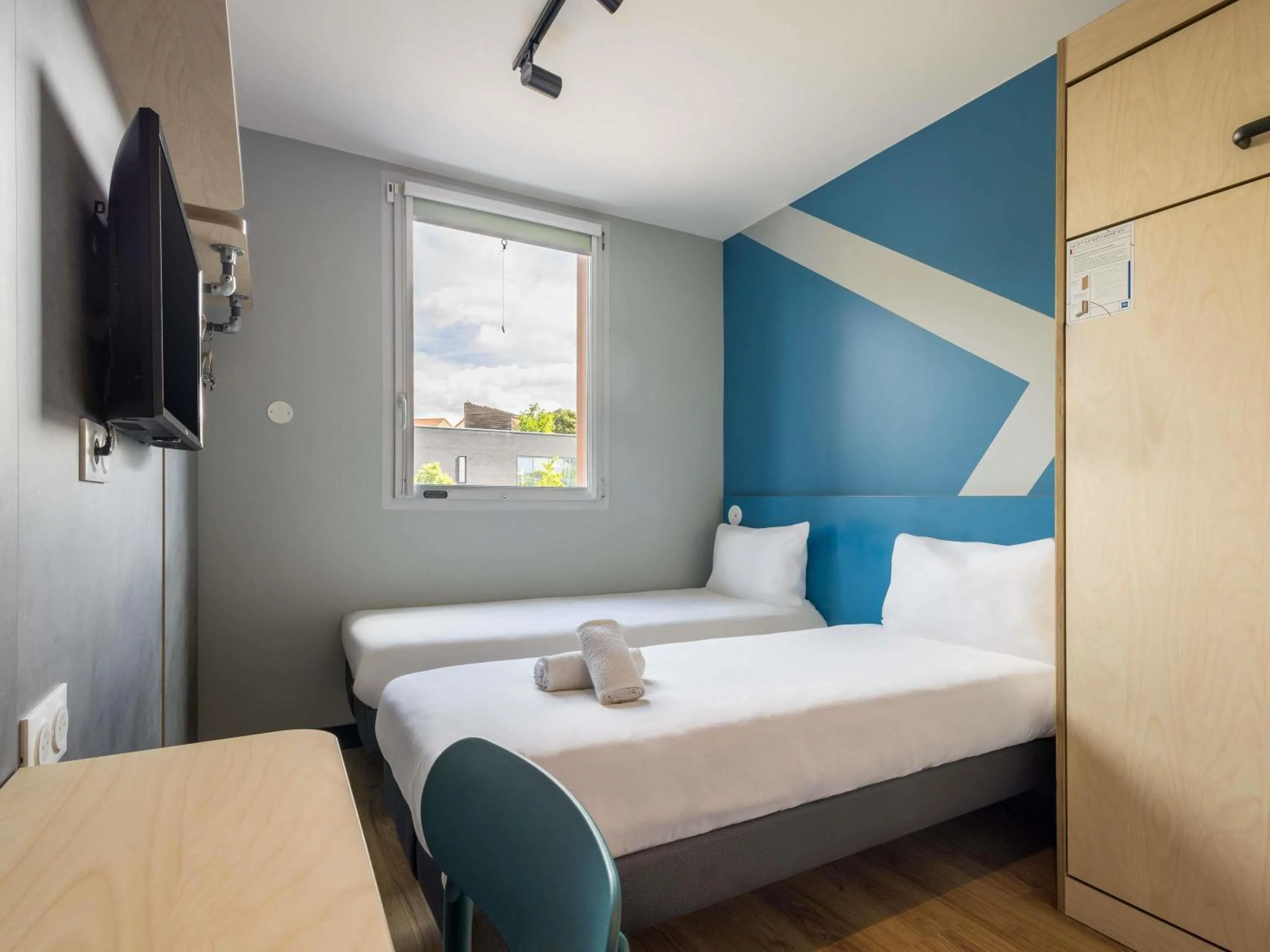 Bedroom, Bed in ibis budget Nanterre la Defense