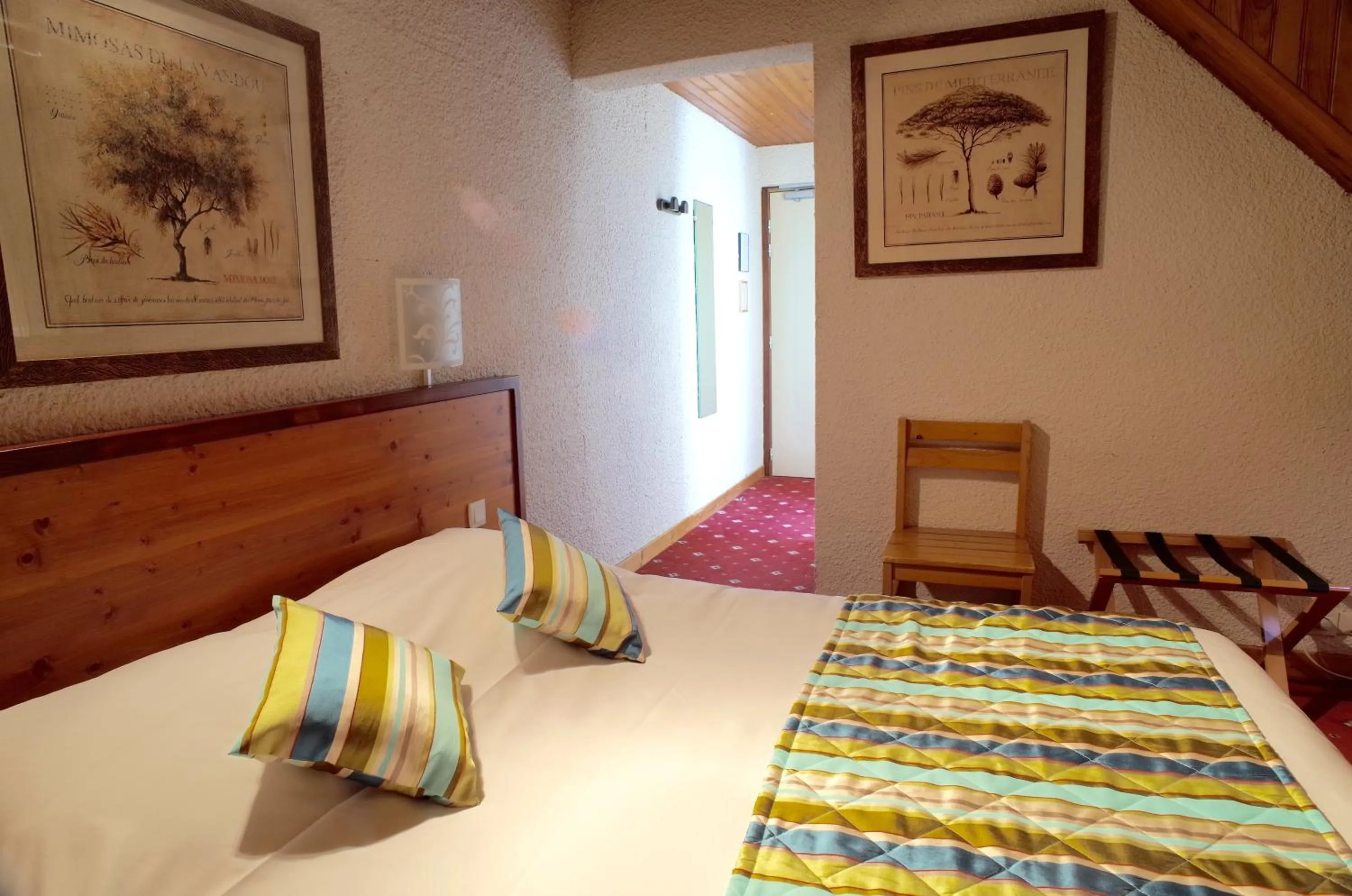 Photo of the whole room, Bed in Hotel des Marquisats