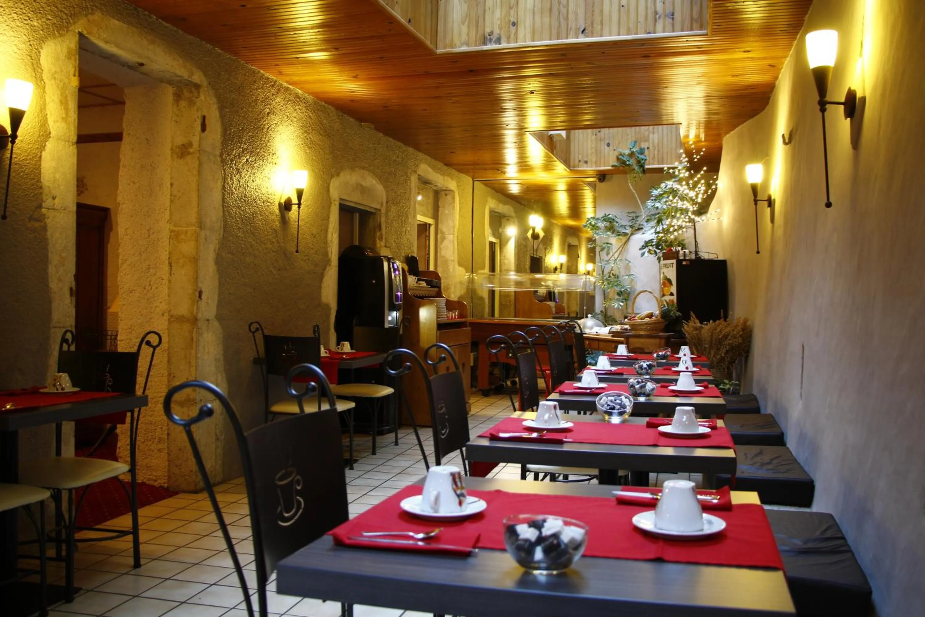 Restaurant/places to eat in Hotel des Marquisats