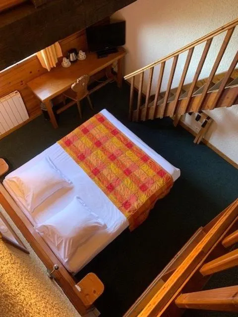 Photo of the whole room, Bed in Hotel des Marquisats