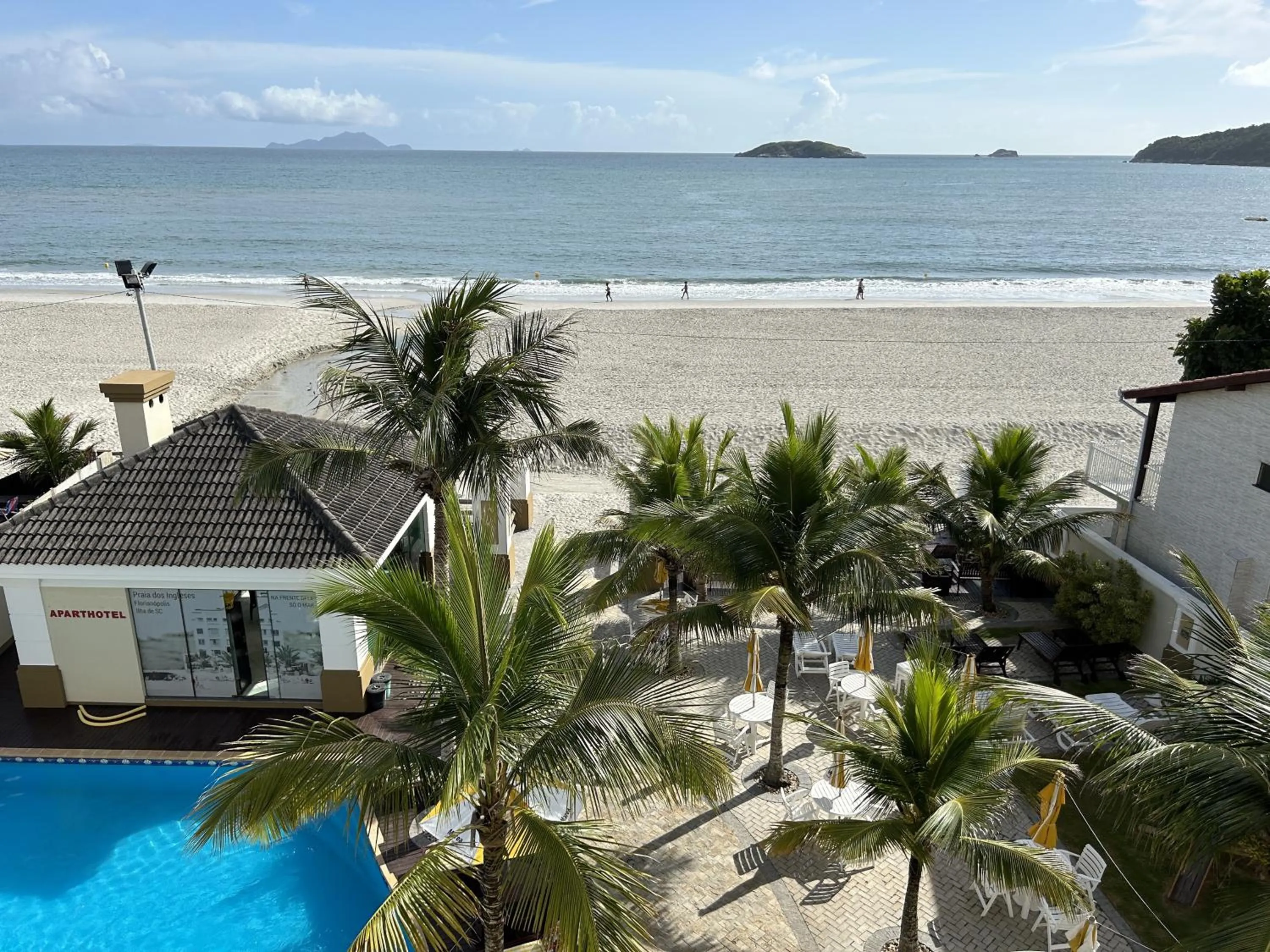 Pool view in Golfinhos Apart Hotel