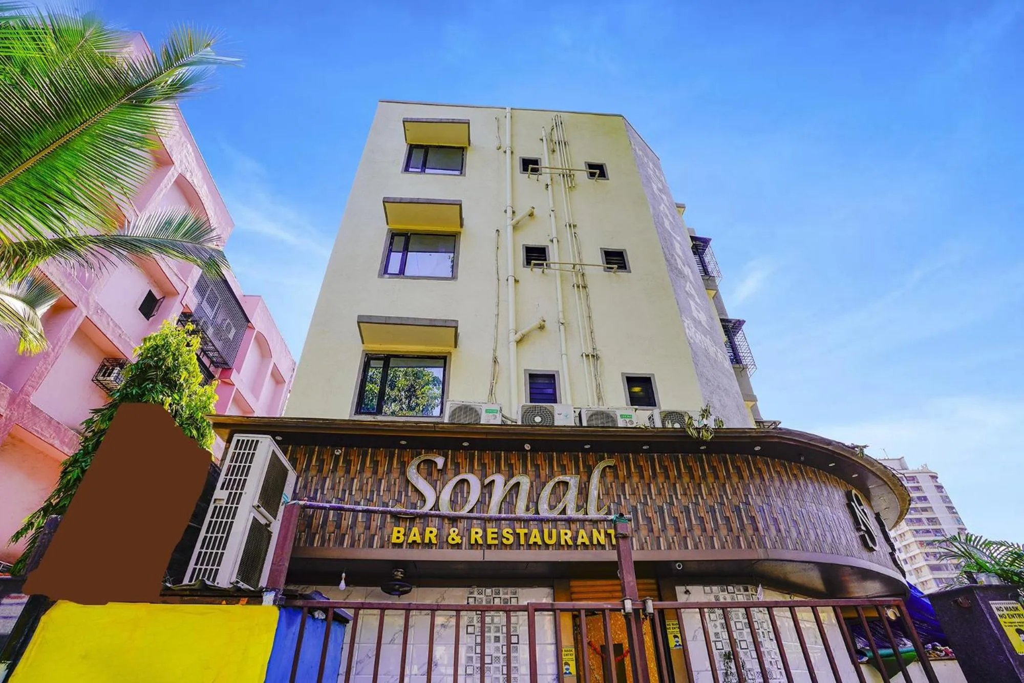 Facade/entrance in Hotel O Shalimar