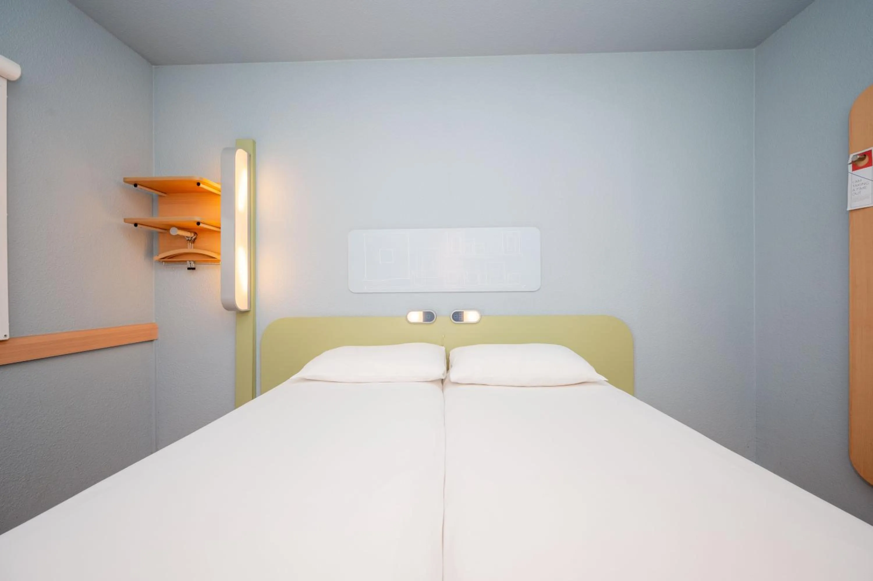 Bed in ibis budget London Barking