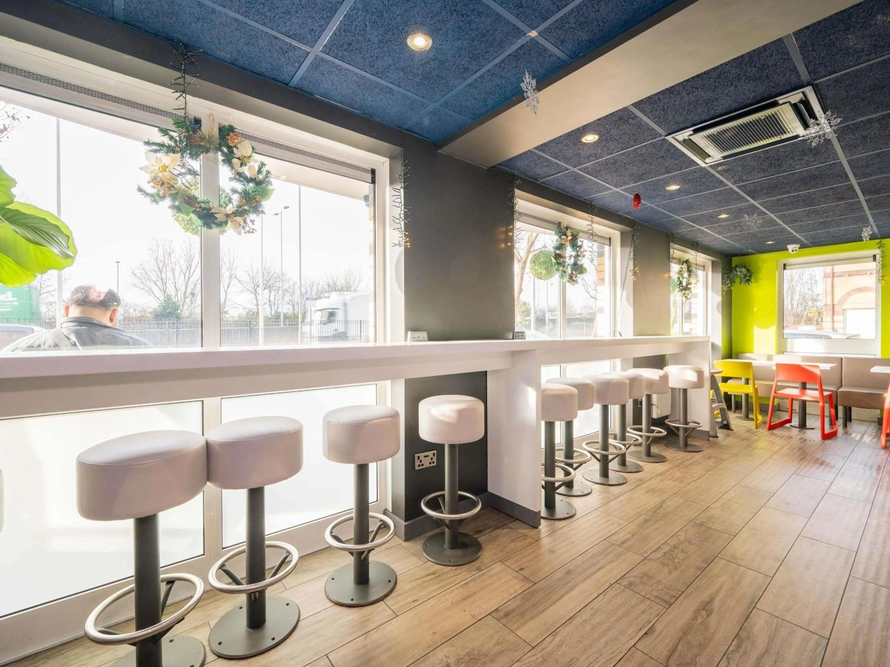 Restaurant/places to eat in ibis budget London Barking