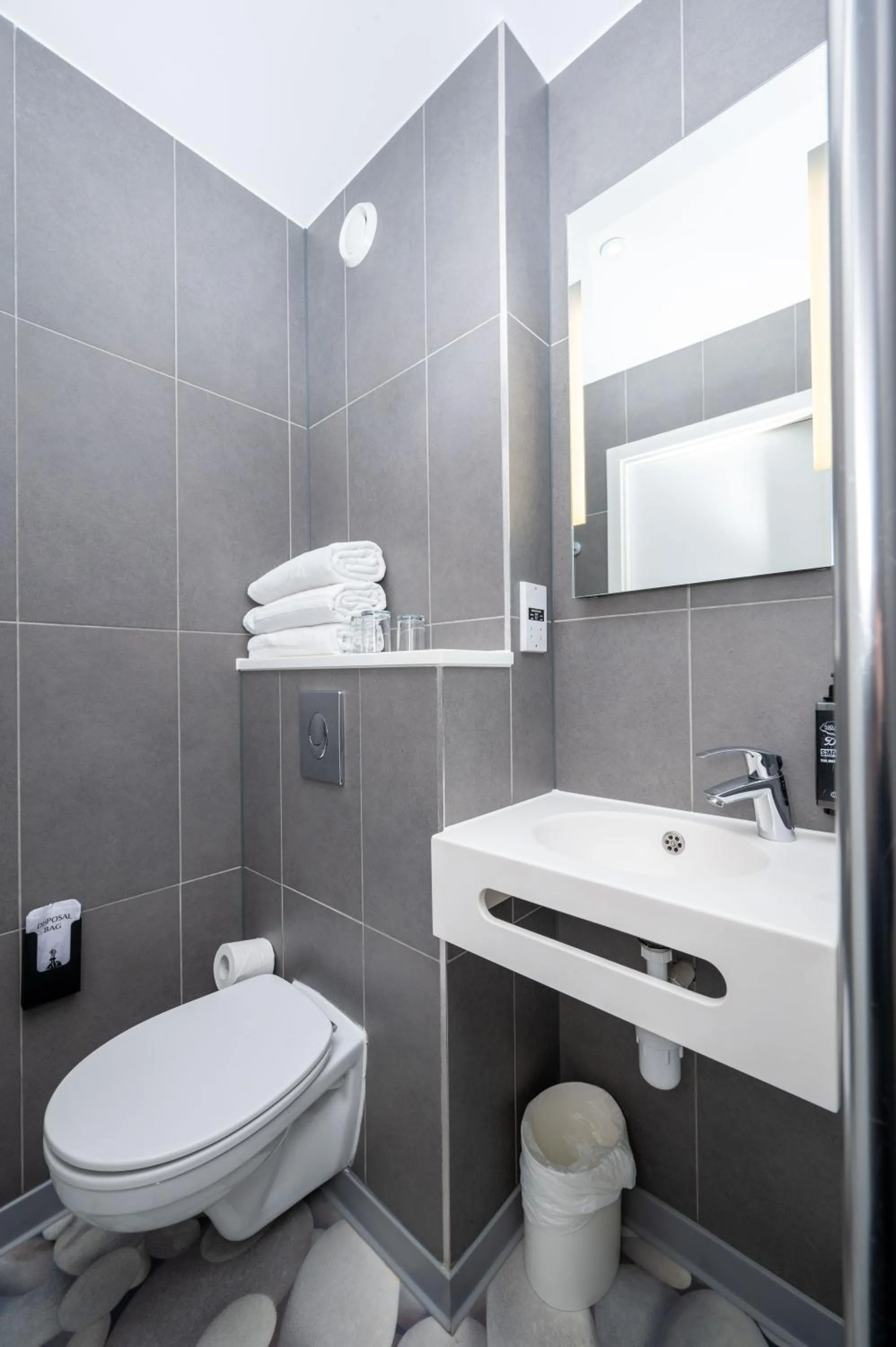 Shower in ibis budget London Barking