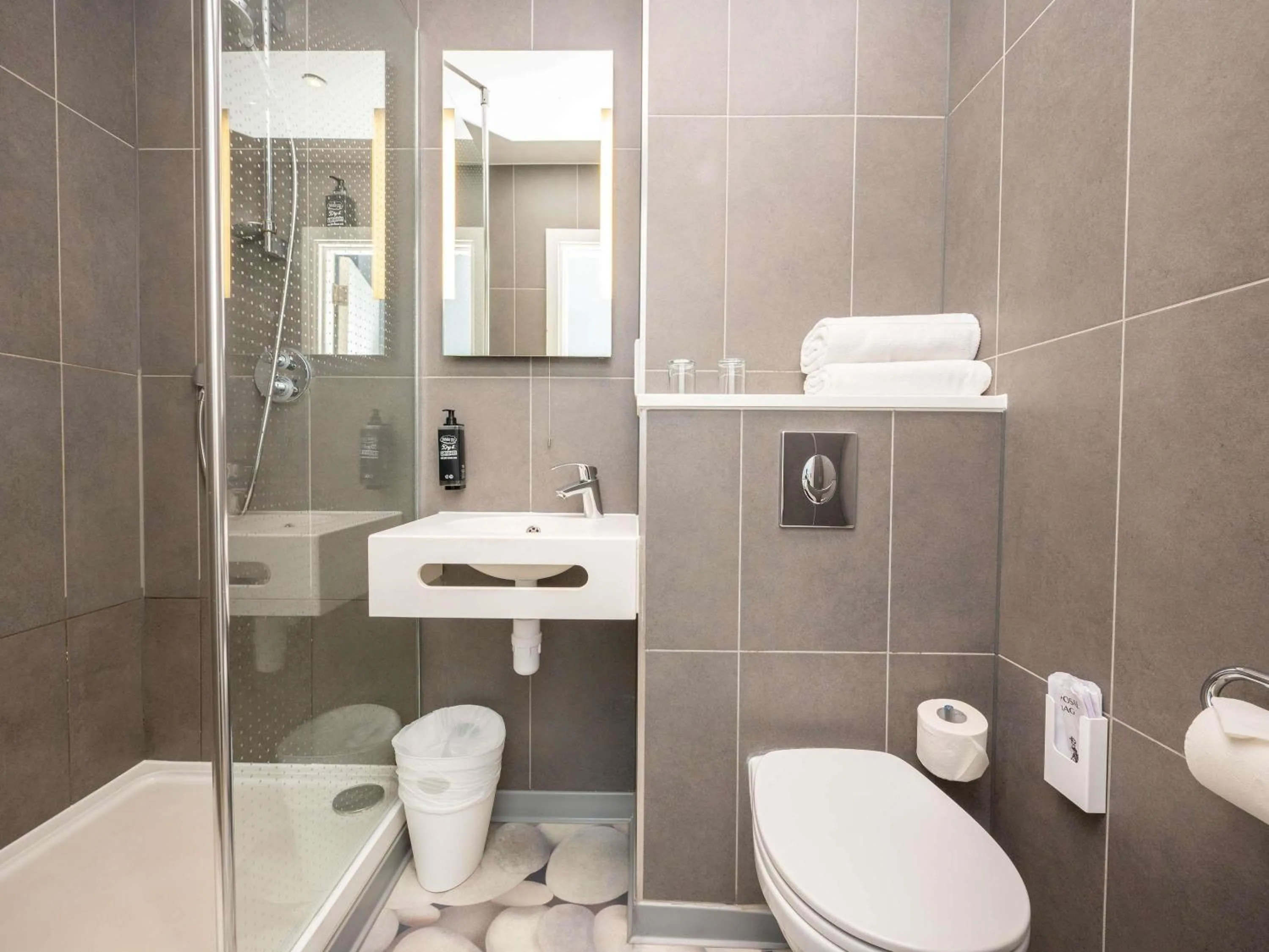 Bedroom in ibis budget London Barking