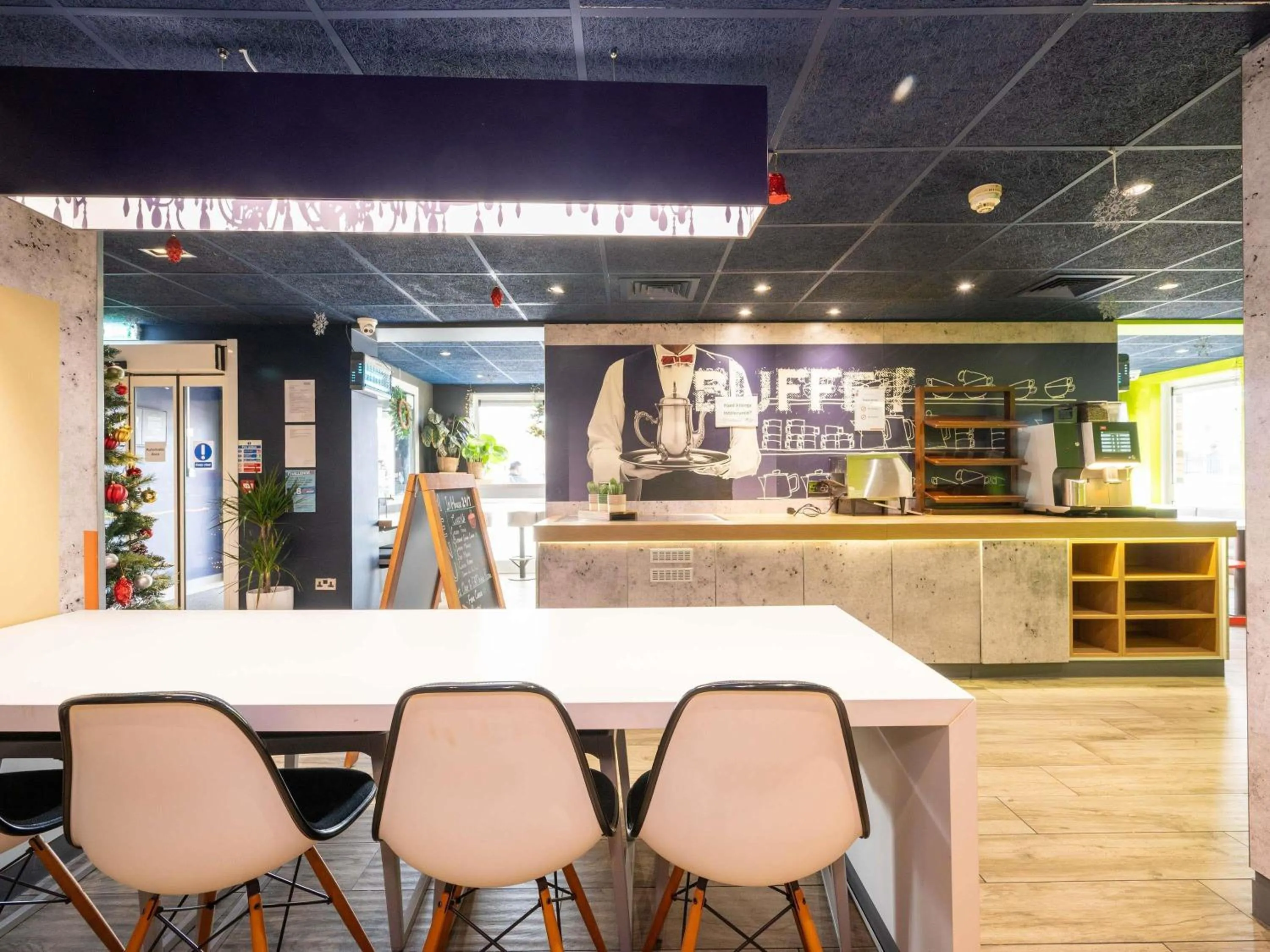 Restaurant/places to eat in ibis budget London Barking