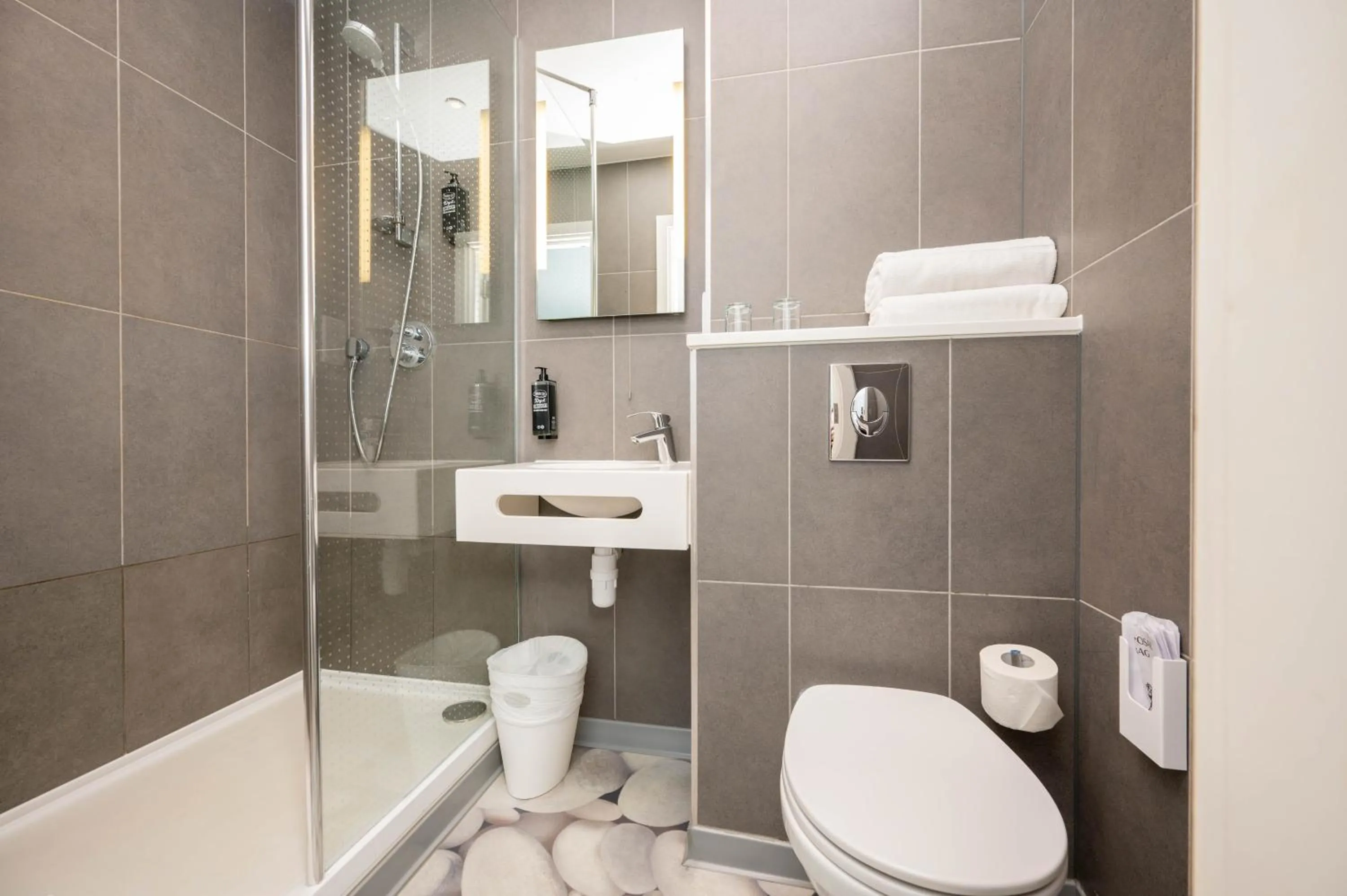 Bathroom in ibis budget London Barking