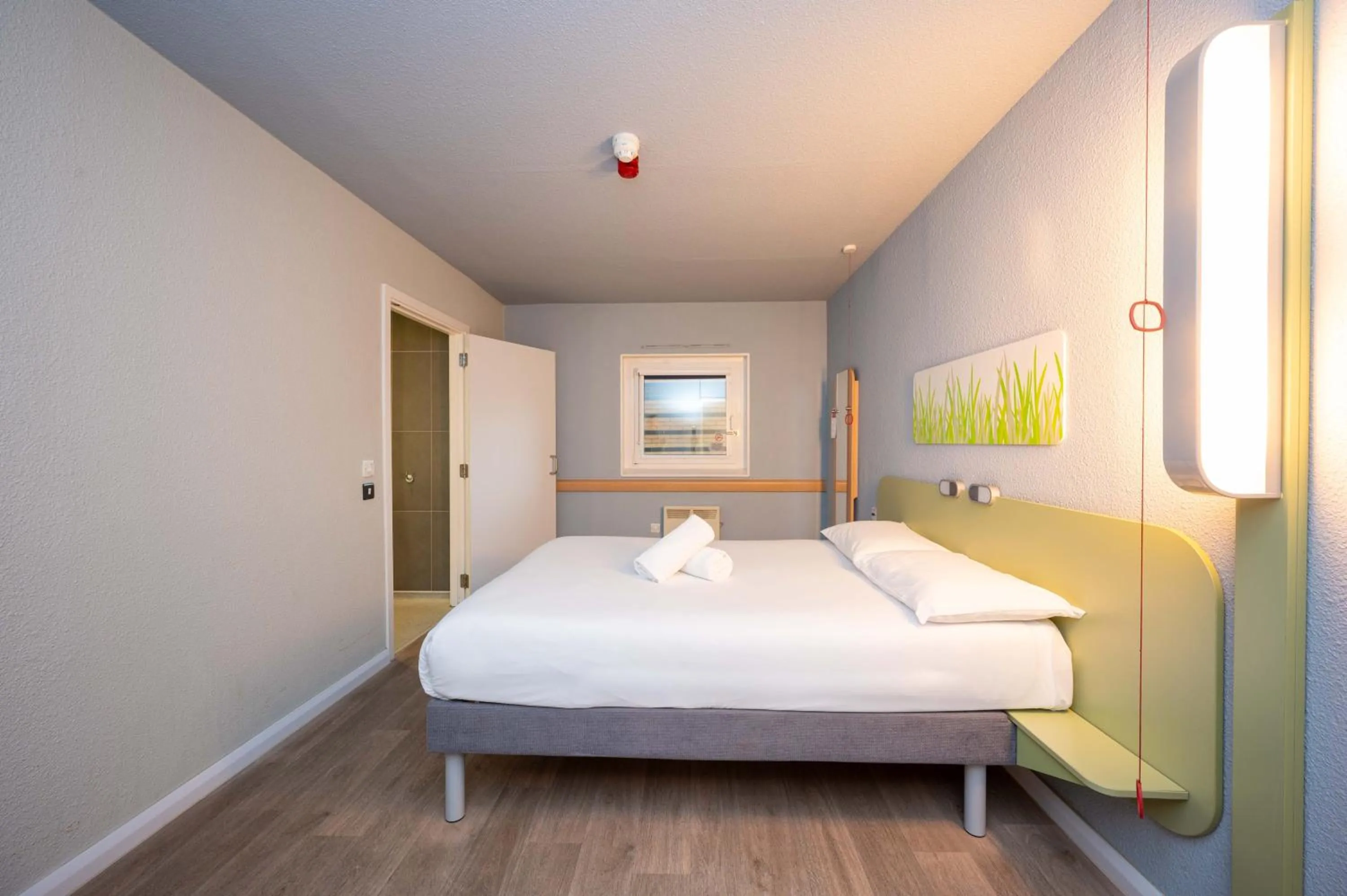 Bed in ibis budget London Barking