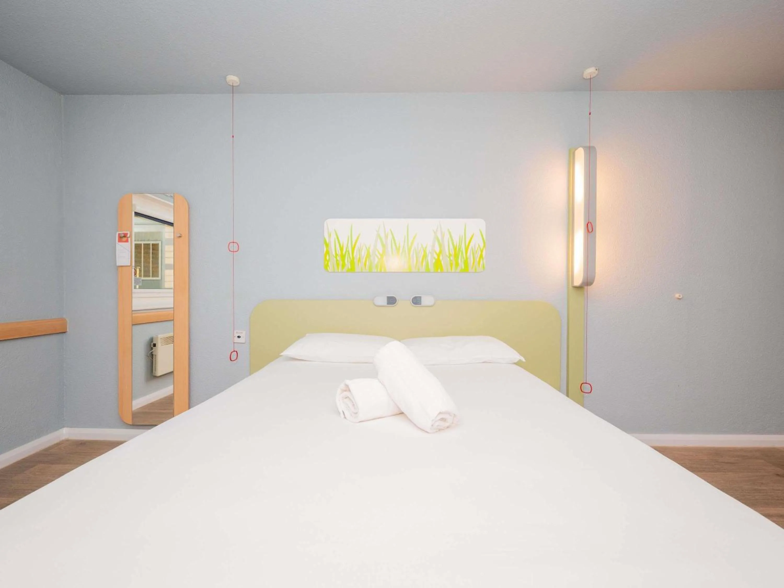 Bedroom, Bed in ibis budget London Barking