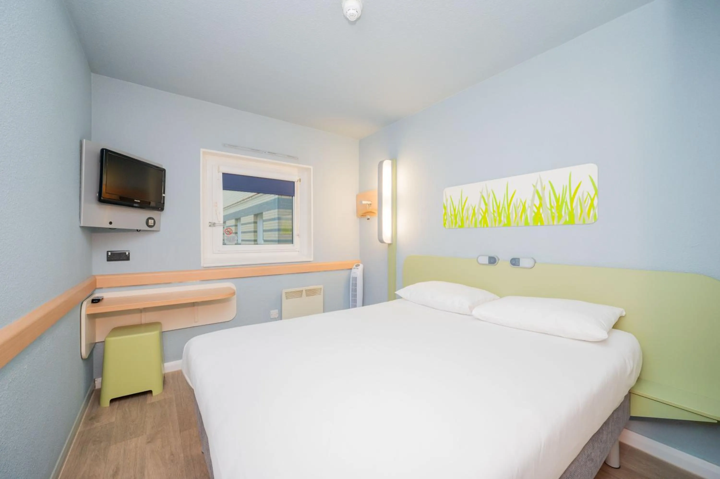 Bed in ibis budget London Barking